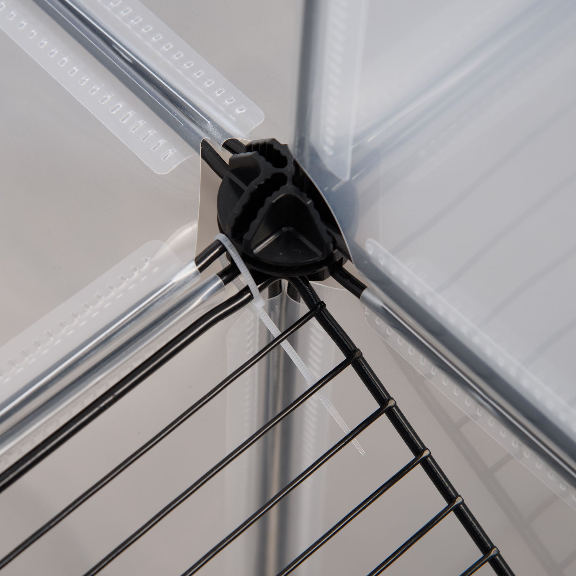 Small Animal Cage Pet Playpen with 27 Panels and Customizable Shape for Guinea Pigs Rabbits Chinchillas 140x70x70 cm Transparent