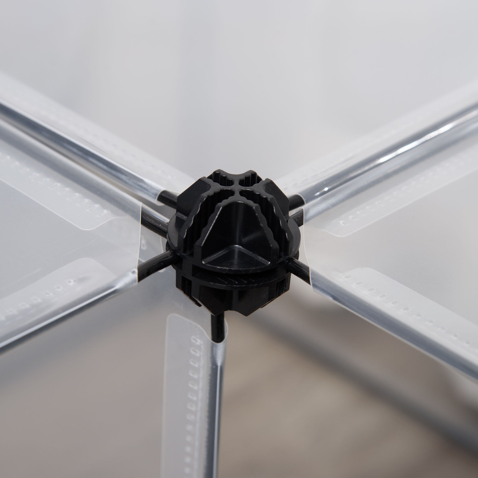 Small Animal Cage Pet Playpen with 27 Panels and Customizable Shape for Guinea Pigs Rabbits Chinchillas 140x70x70 cm Transparent