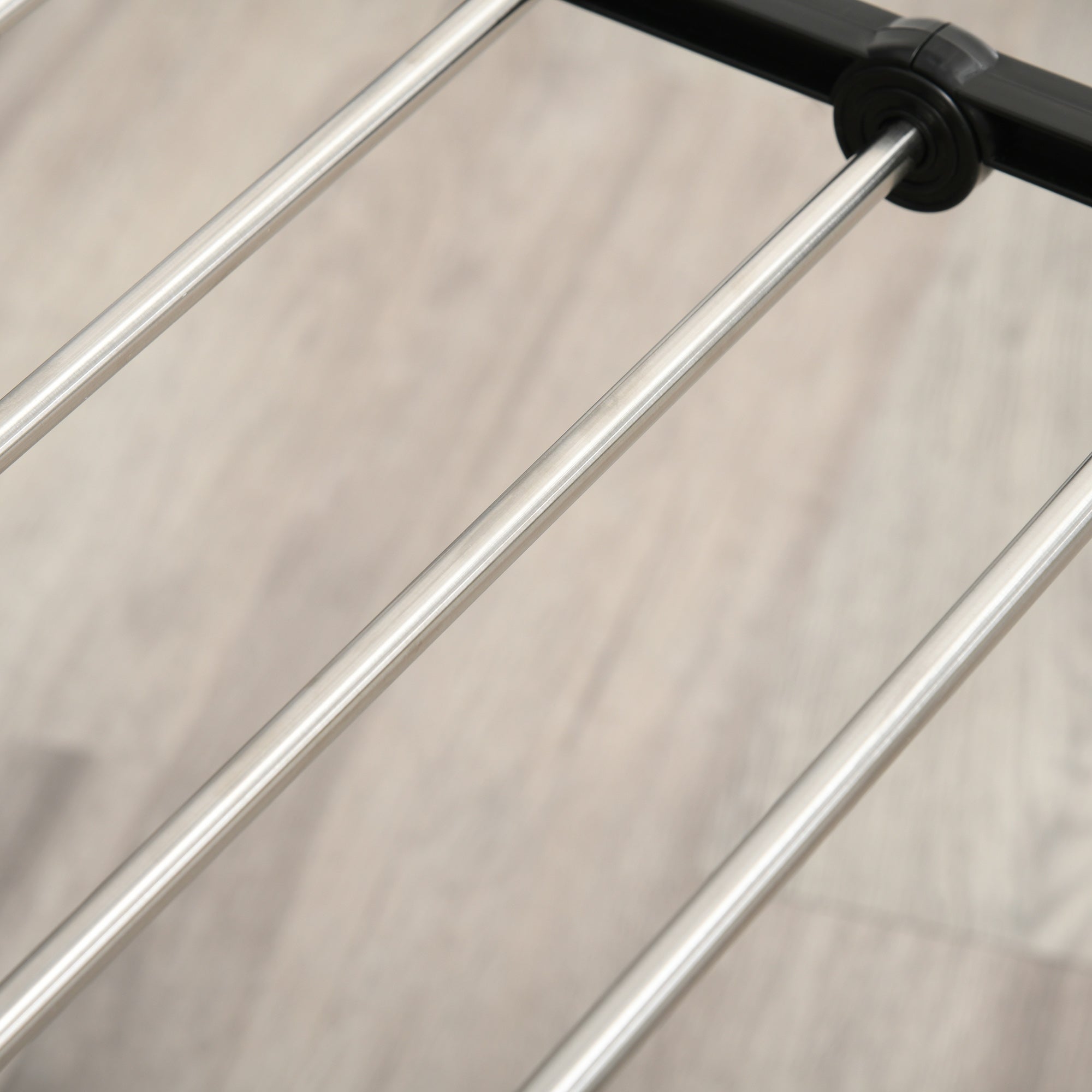 Clothes Drying Rack 1.385 m Drying Length Portable Clothes Stand with Telescopic Poles, Wheels, and Brakes Laundry Dryer Winged Clothes Rack for Indoor and Outdoor Use, Silver+Black