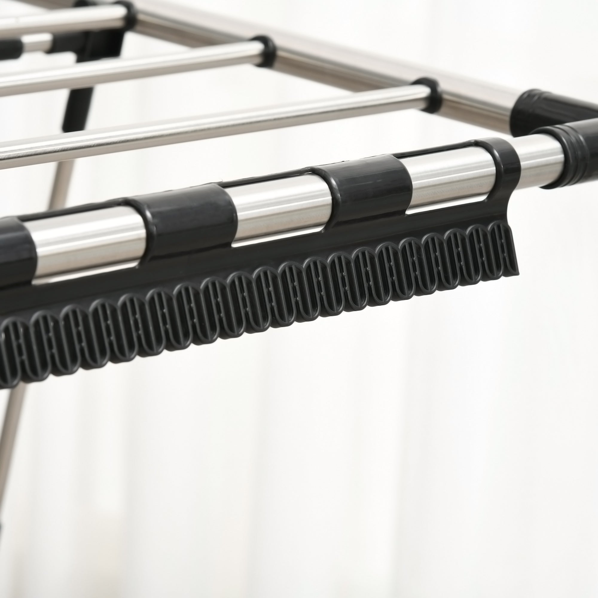 Clothes Drying Rack 1.385 m Drying Length Portable Clothes Stand with Telescopic Poles, Wheels, and Brakes Laundry Dryer Winged Clothes Rack for Indoor and Outdoor Use, Silver+Black