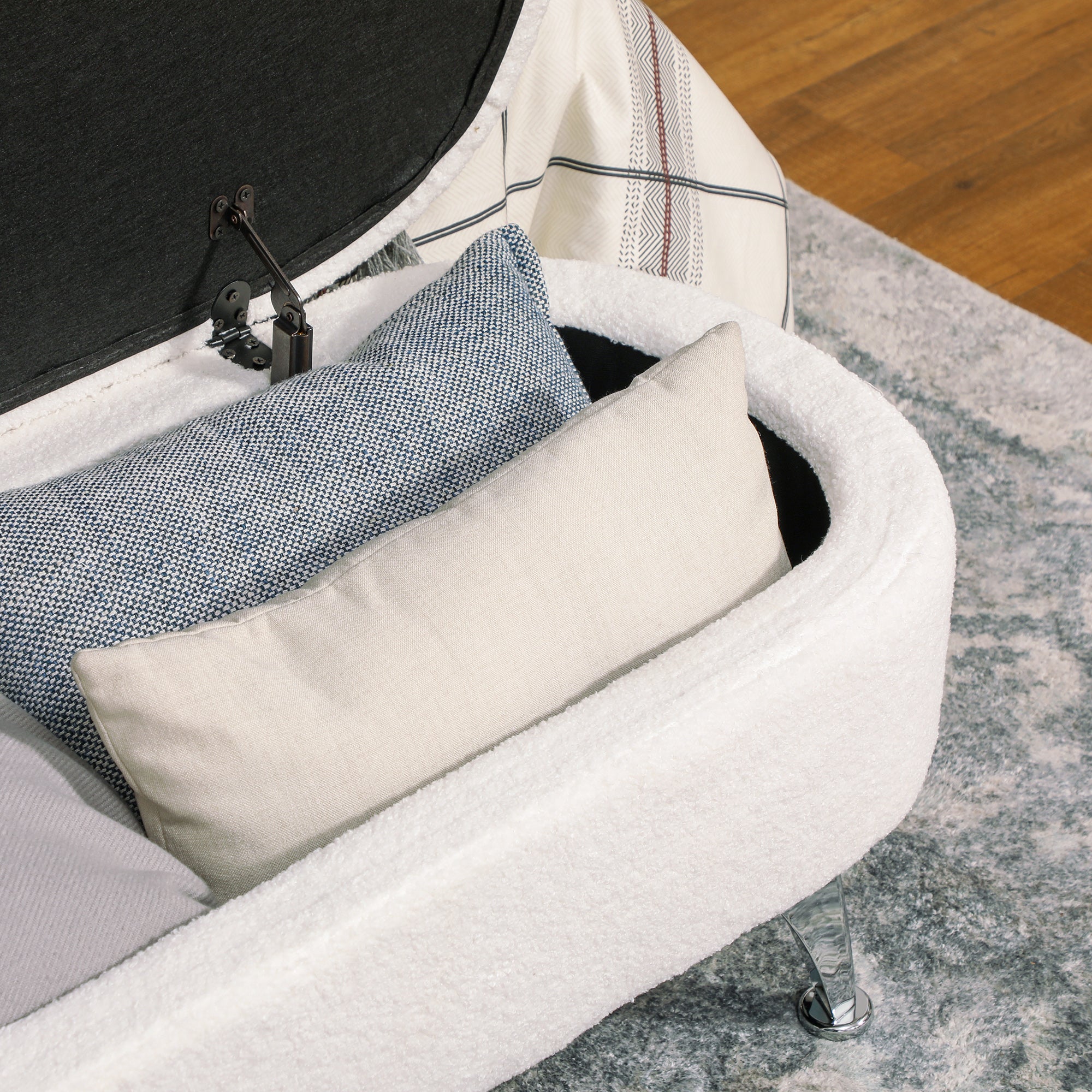 Upholstered Storage Bench with Teddy Velvet Look, Ottoman with Metal Legs, Chest Bench for Living Room Bedroom Entryway 114 x 47 x 46.5 cm, White