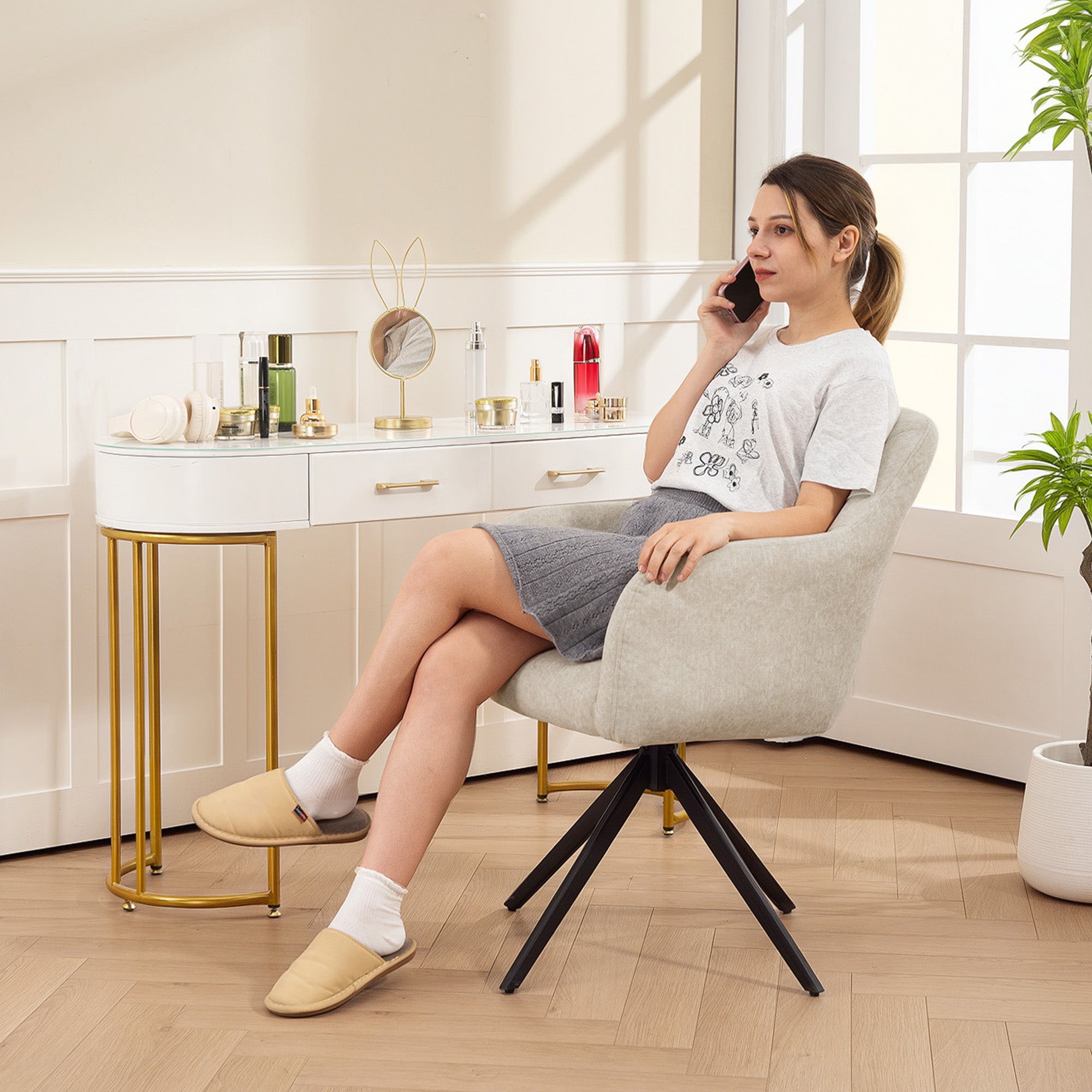 Chair Living Room Swivel Lounge Chair Tufted Upholstered Recliner with Steel Legs, Velvet-Look Upholstered Dining Chair Makeup Chair for Bedroom Beige