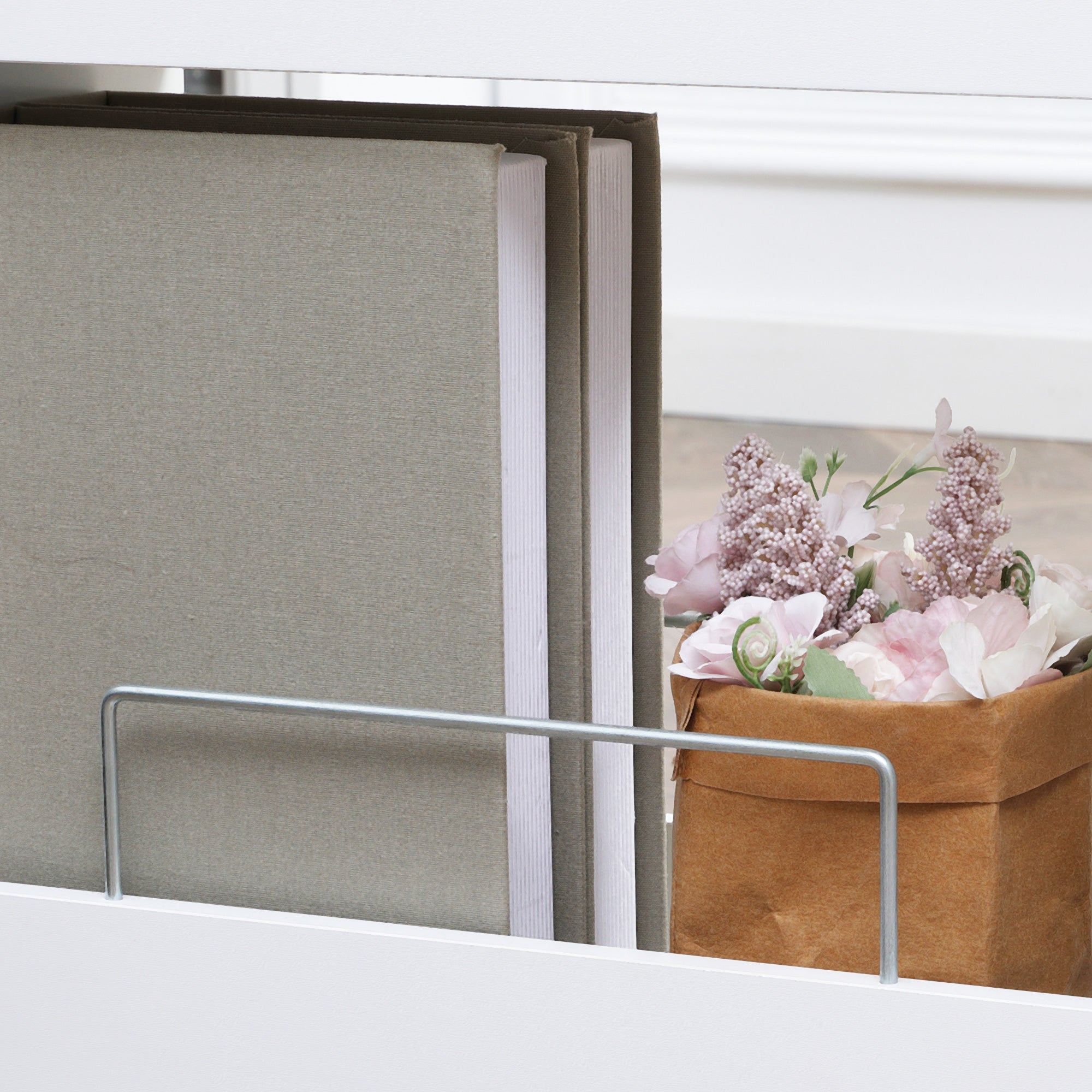 Space-Saving Kitchen Cart, Design Bathroom Cart, Multipurpose, Space-Saving, MDF Wood Shelf, Swivel Wheels and Handle, 42.5x20.3x66.7cm, White