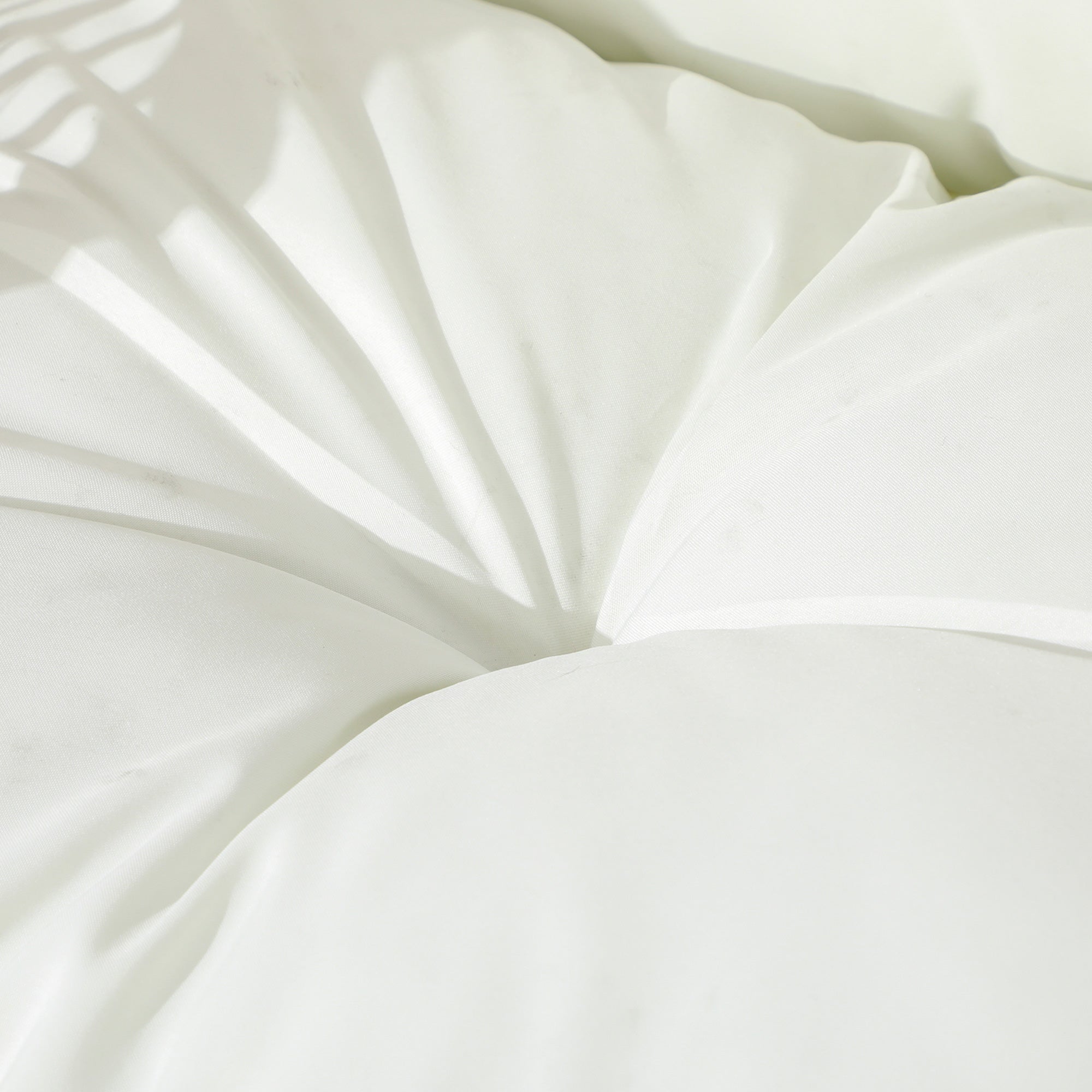 Outdoor Rattan Garden Furniture Set 4-Piece Patio Terrace Furniture with 1 Two-Seater Sofa 2 Armchairs Cushions and 1 Glass Top Coffee Table Cream