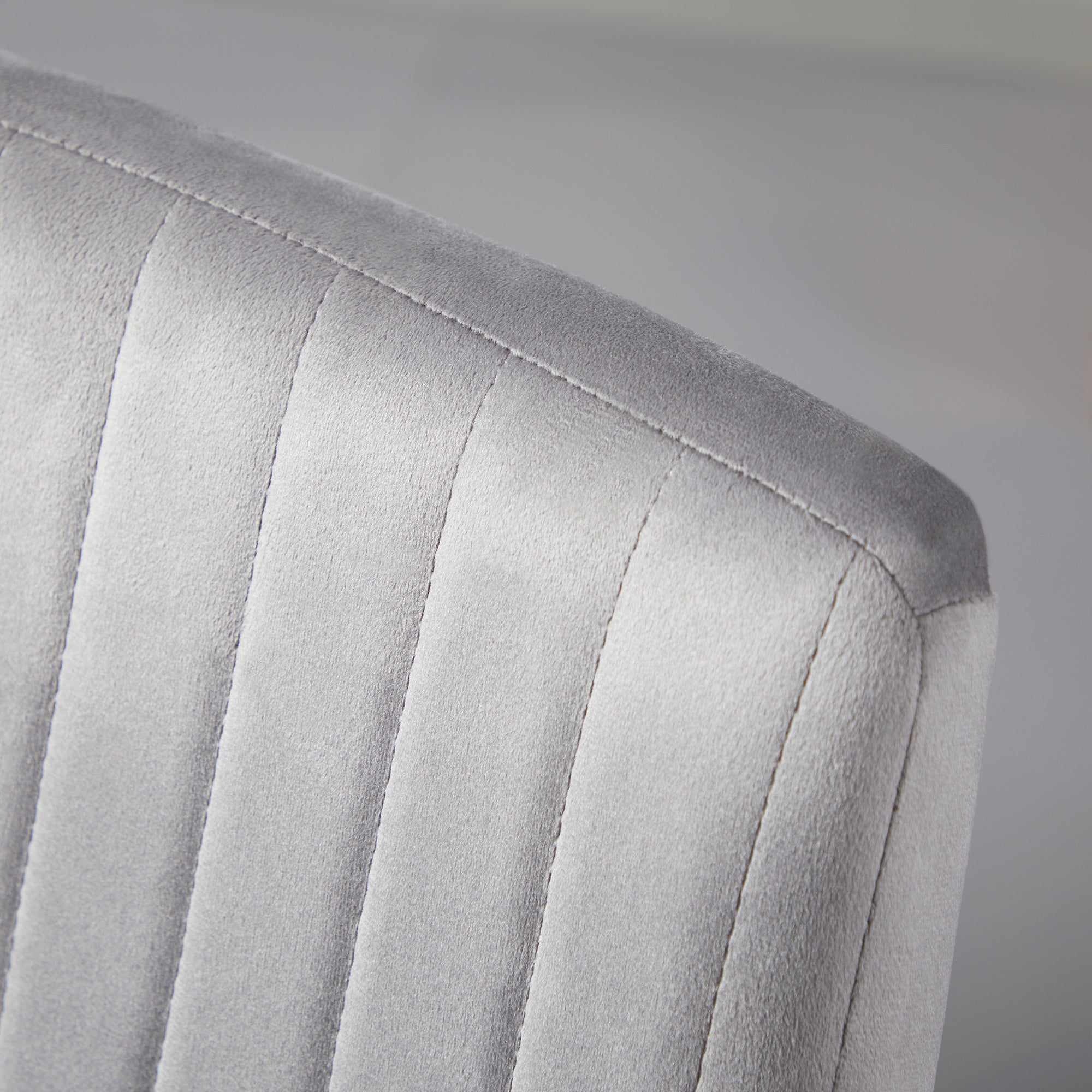 2 pcs Upholstered Velvet Effect Fabric Dining Chairs, Kitchen Chairs with Steel Legs and Space-Saving Design, 43x58x90 cm, Gray and Black