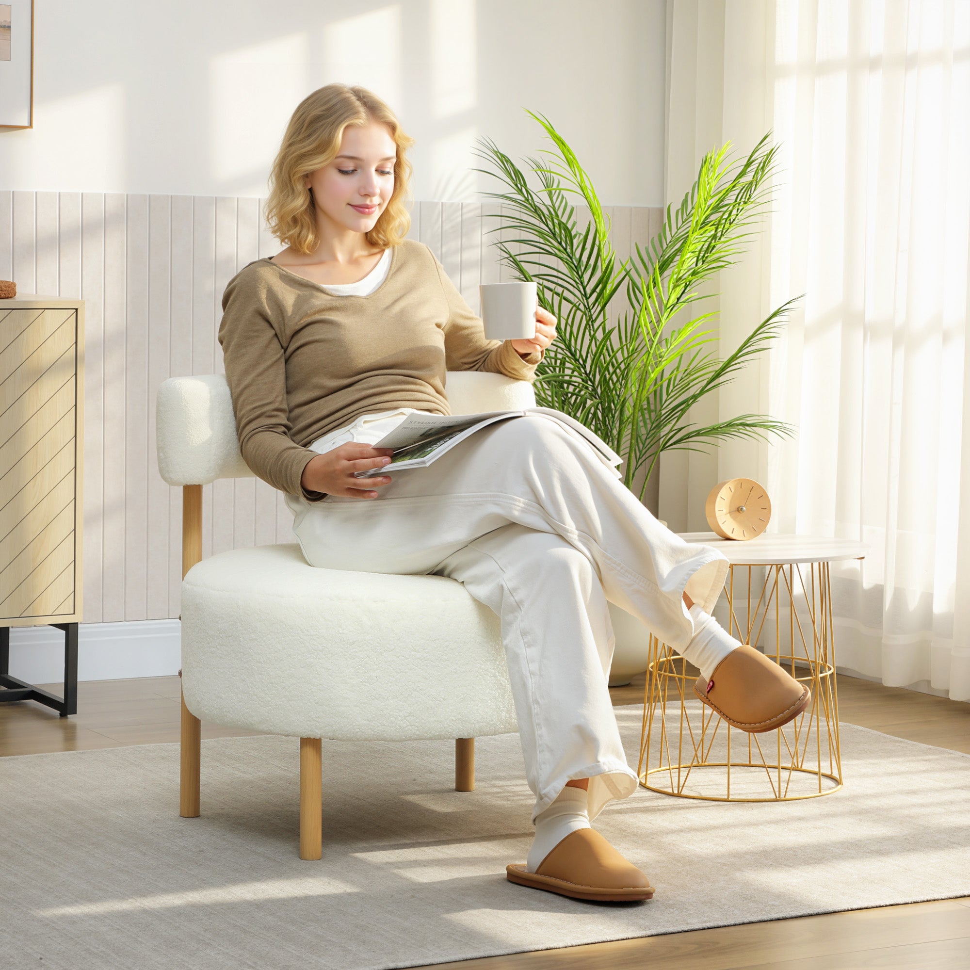 Sherpa-Fleece Lounge Chair with Wood‑Effect Metal Legs — Padded Accent Chair for Living Room & Bedroom, Cream