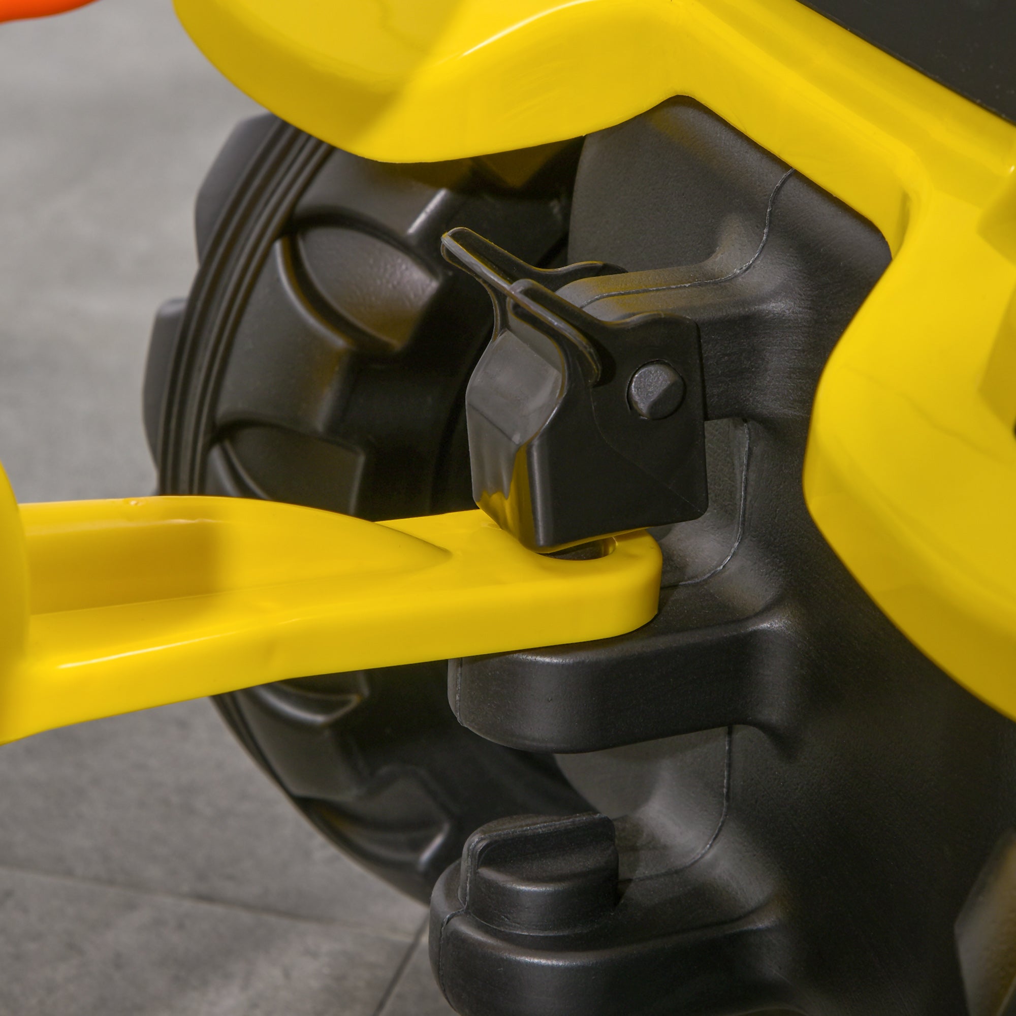 Pedal Tractor with Trailer Pedal Car Tractor Children's Pedal Tractor Toy for Children from 3 Years Old for Outdoor, Garden, Metal Yellow 133 x 42 x 51 cm