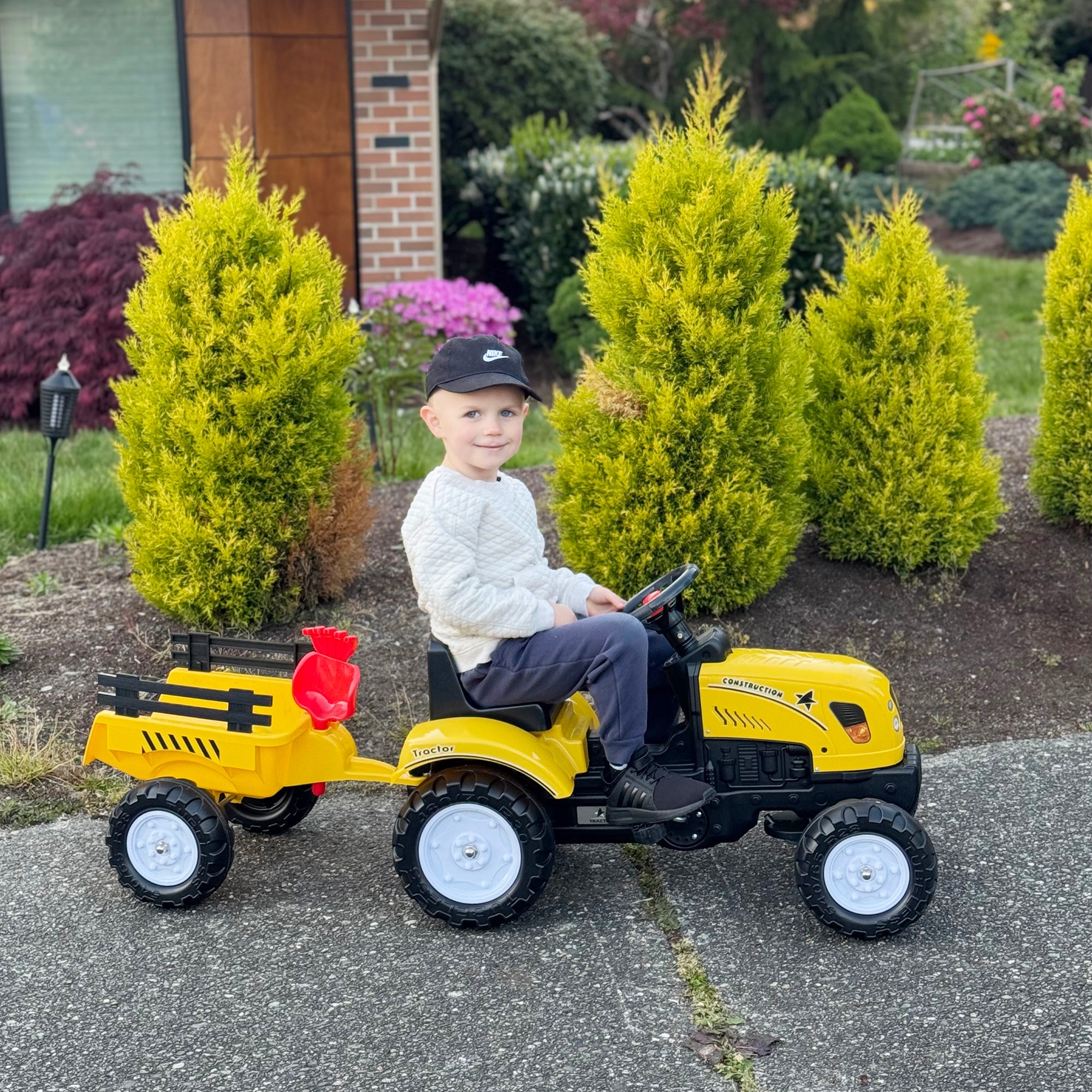 Pedal Tractor with Trailer Pedal Car Tractor Children's Pedal Tractor Toy for Children from 3 Years Old for Outdoor, Garden, Metal Yellow 133 x 42 x 51 cm