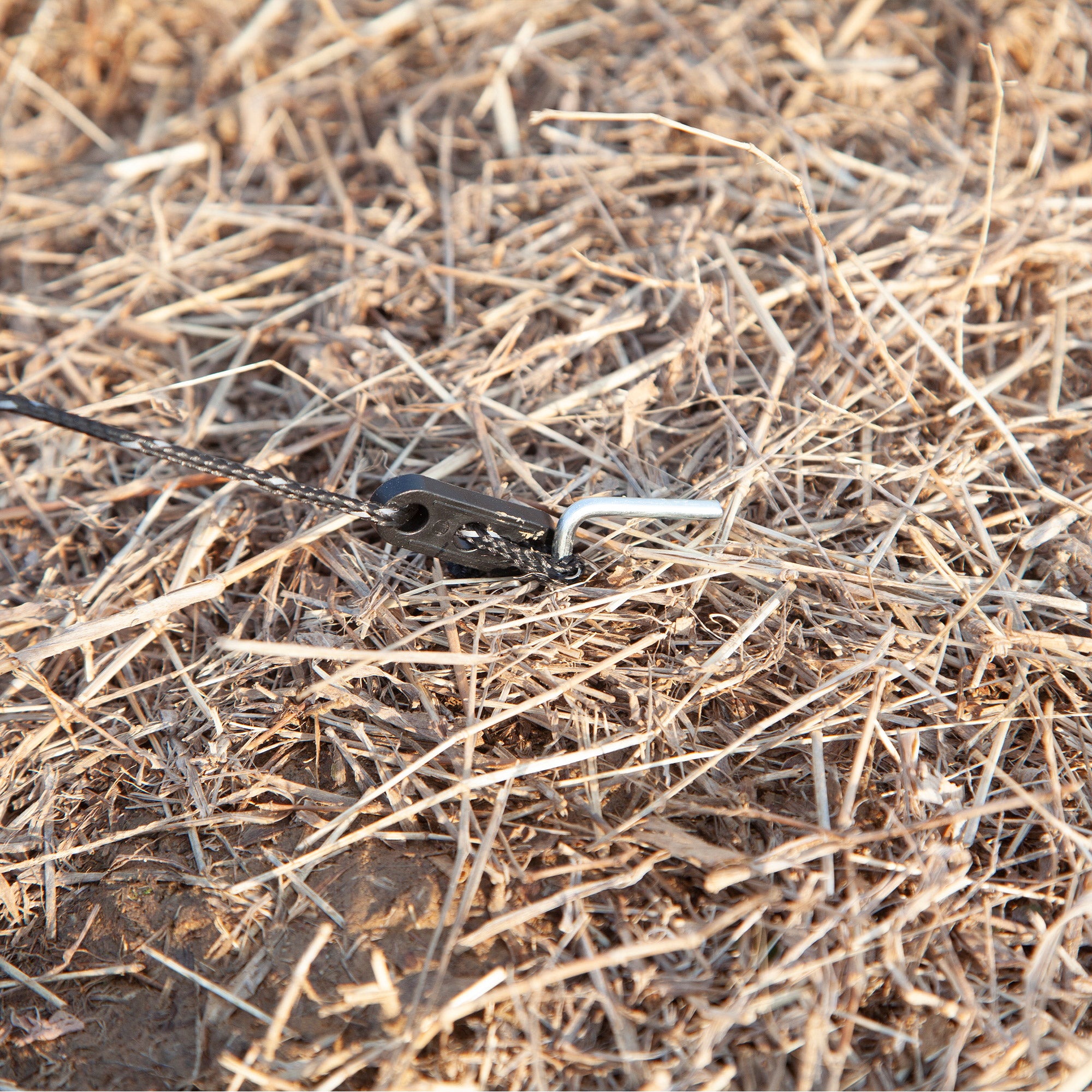 Portable Folding Camping Windbreak with Steel Poles and Carry Bag dim. 540 cm x 150 cm Gray and White