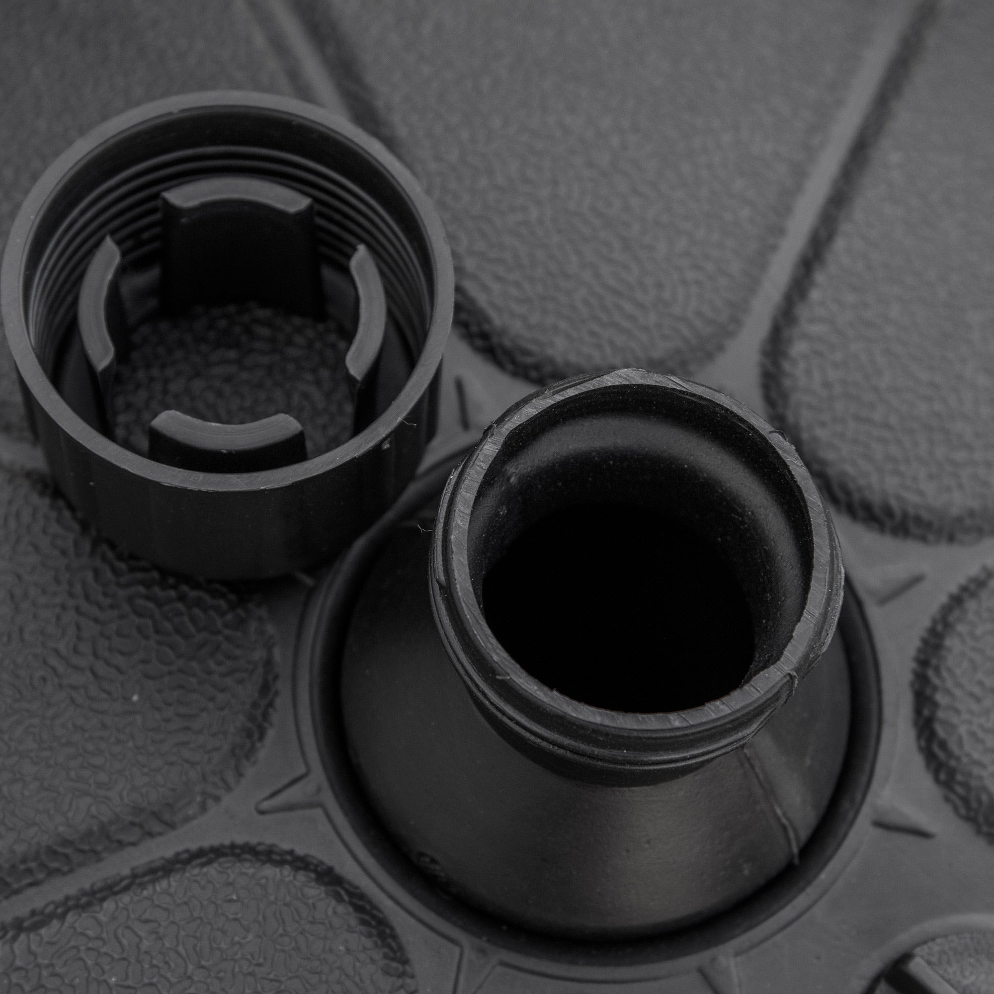 Water Fillable Umbrella Base 13 kg or Sand 19 kg Round Parasol Stand Suitable for Ø32-38 mm Poles for Garden Patio Terrace Ø38x21.5 cm Black