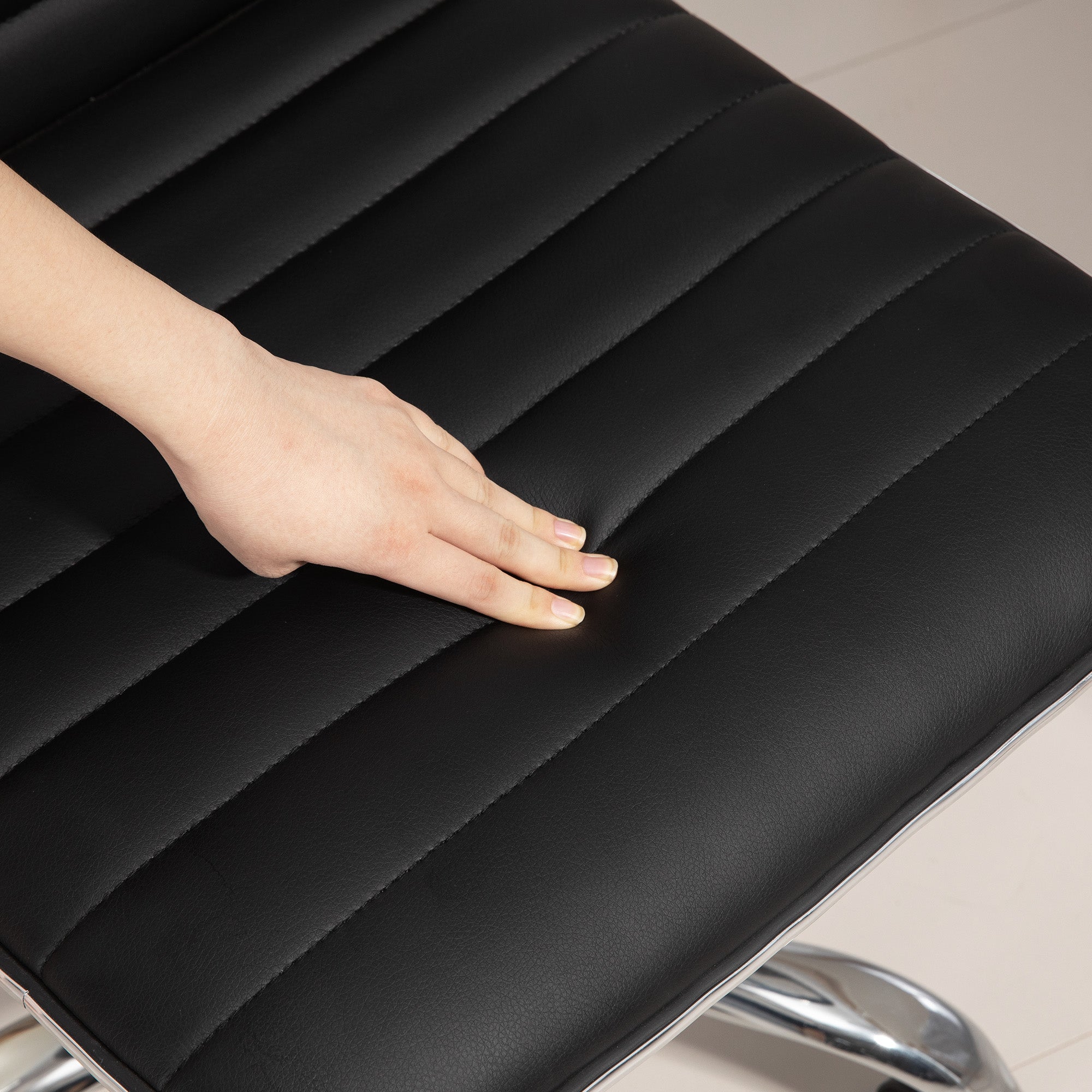 Home Office Chair Desk Chair in Faux Leather Height Adjustable Swivel Chair up to 120 kg Capacity, Vanity Chair for Study, Bedroom Black