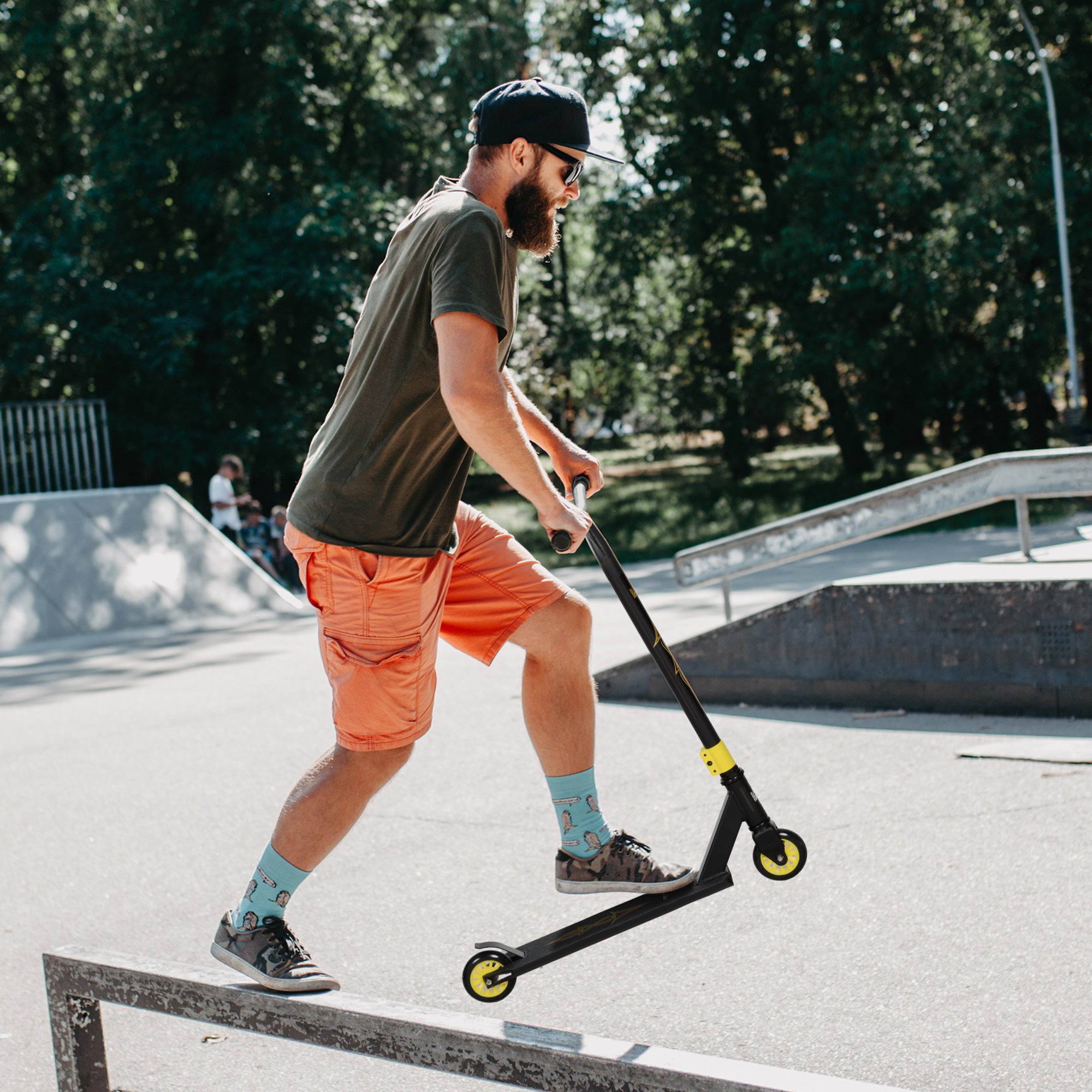 Stunt Scooter with 360° Steering, ABEC 9 Ball Bearings, 100mm Leather Wheels, Aluminum Stunt Scooter up to 100kg Capacity, Trick Roller Kick Scooter for Kids 14 Years and Up