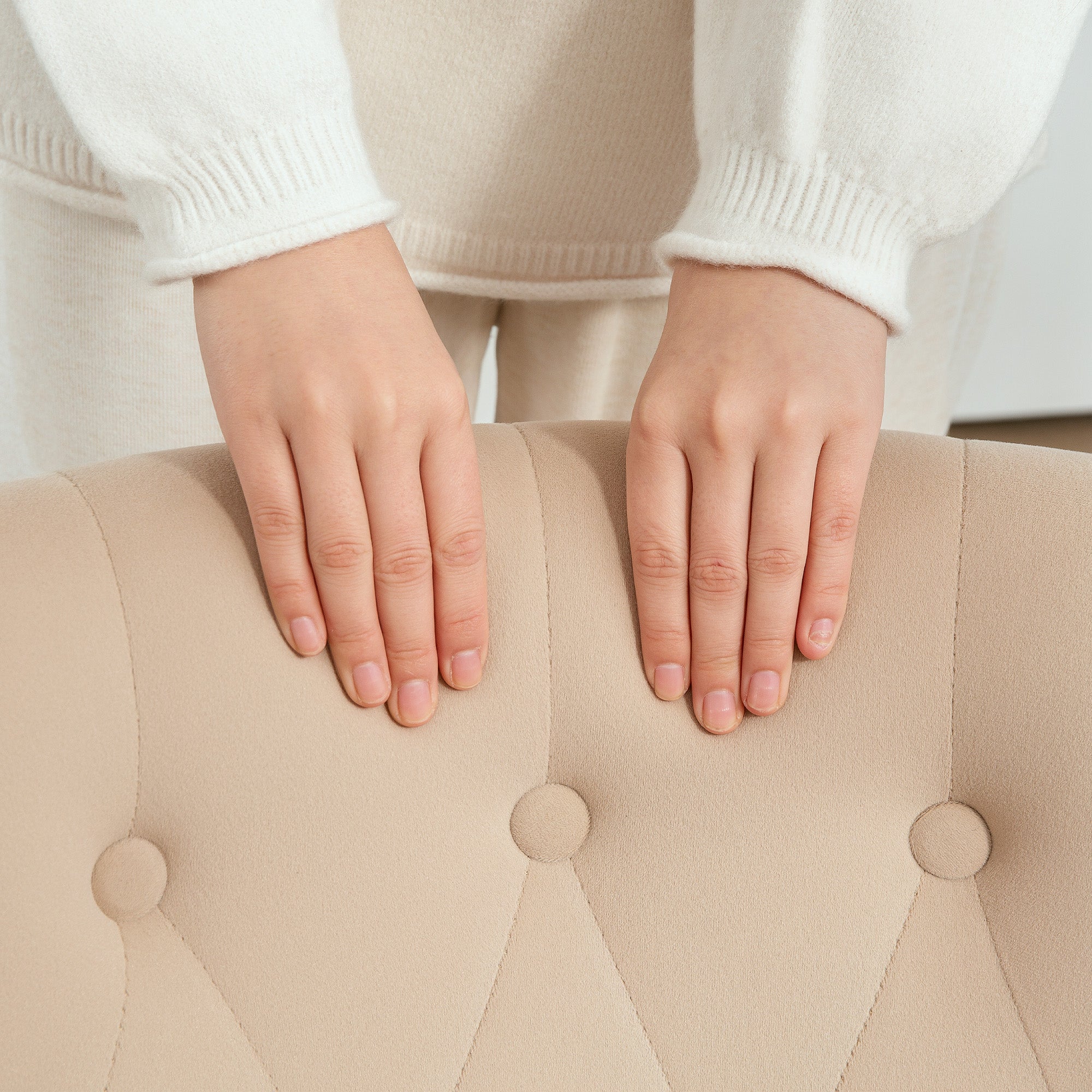 Living Room and Dining Room Armchair with Upholstered Seat, Bedroom Armchair with Wooden Legs and Velvet Effect Fabric, 60x66x79 cm, Beige