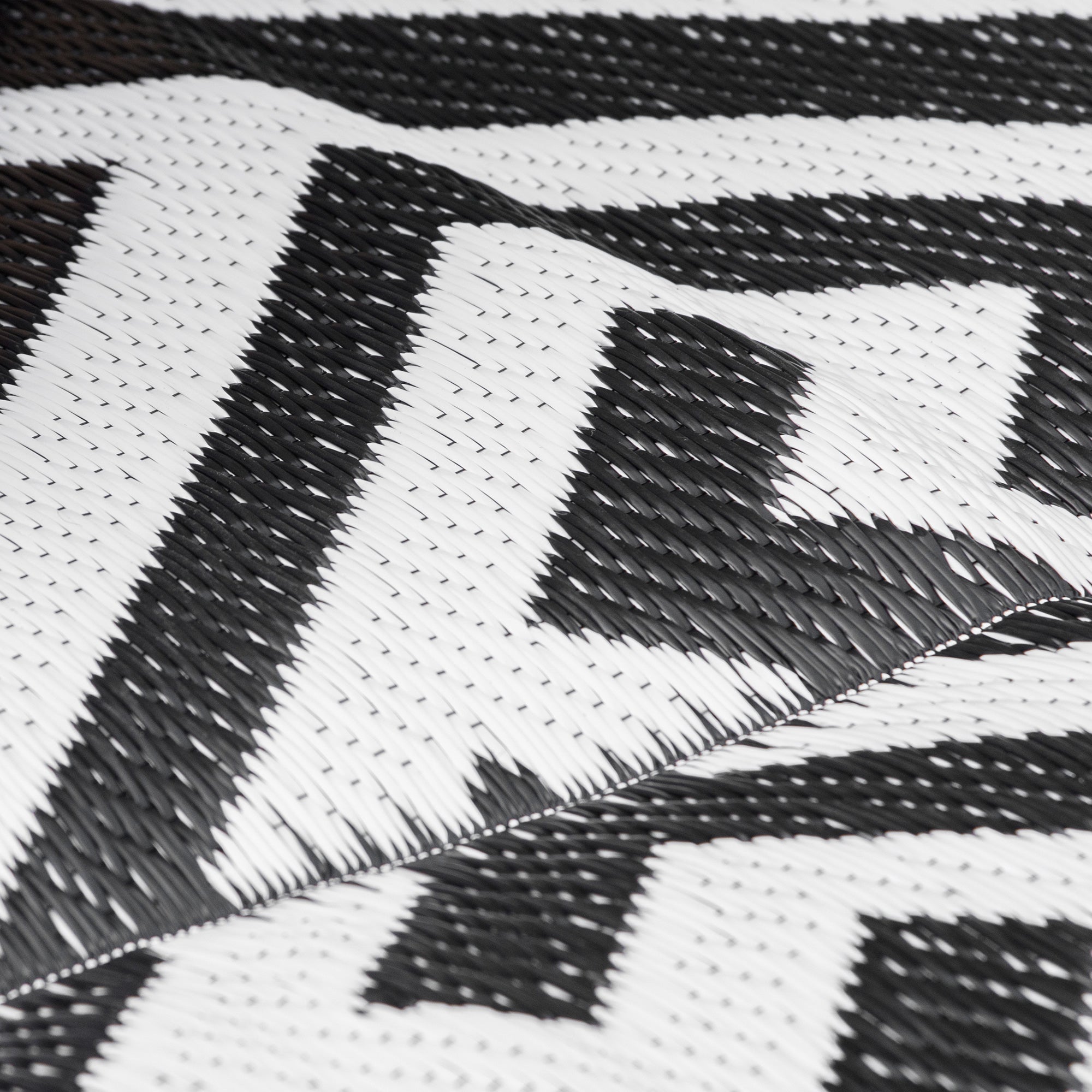 Outdoor Rug, Plastic Rug with Reversible Design, Water-Resistant Balcony Rug, for Patio, Camping, Black+White, 152 x 243 cm