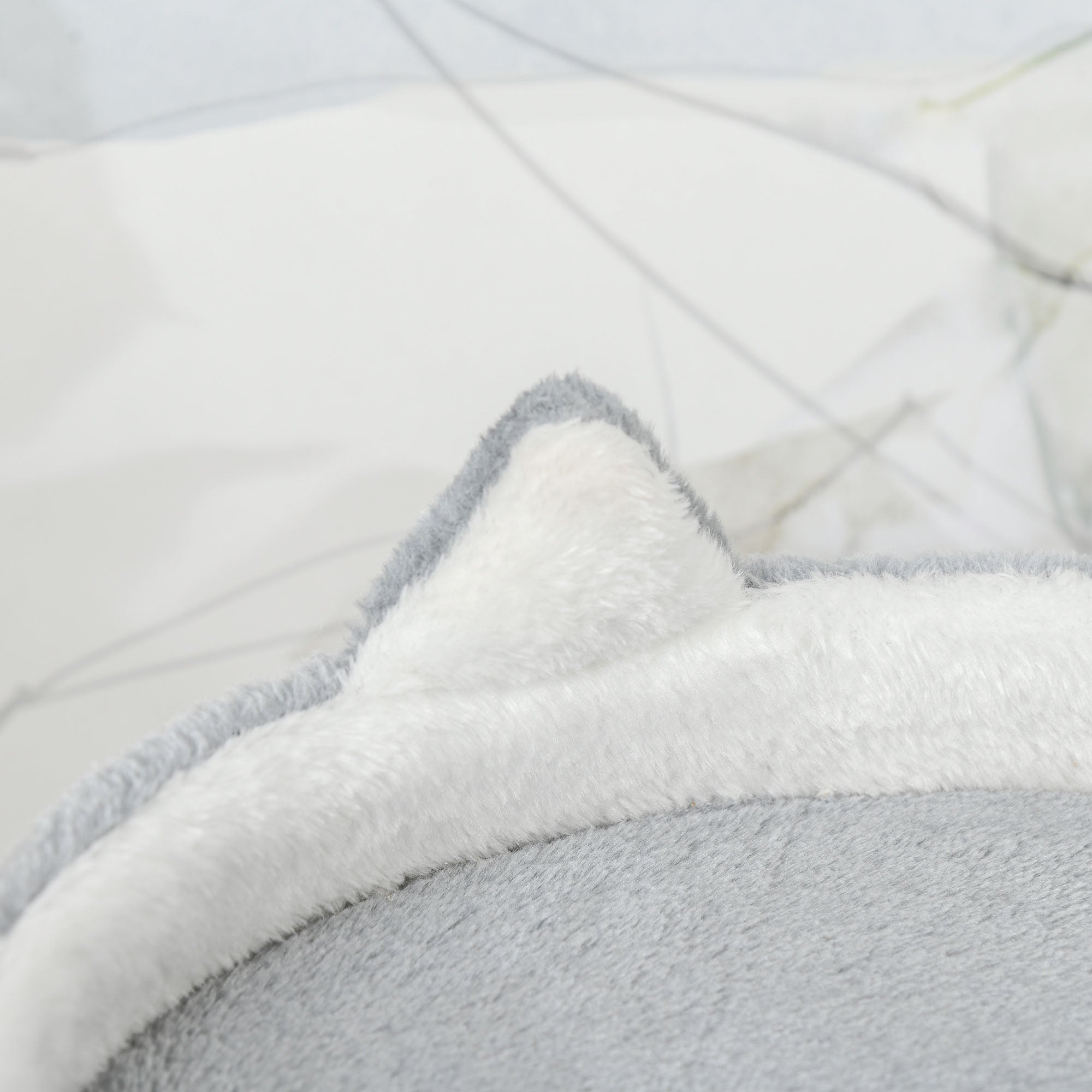 Cat Scratching Tree with Perch, House, Ramp, and Toy Ball, Cat Gym, Cat Tower in Chipboard, Jute, and Plush, 60x40x100 cm, Light Grey