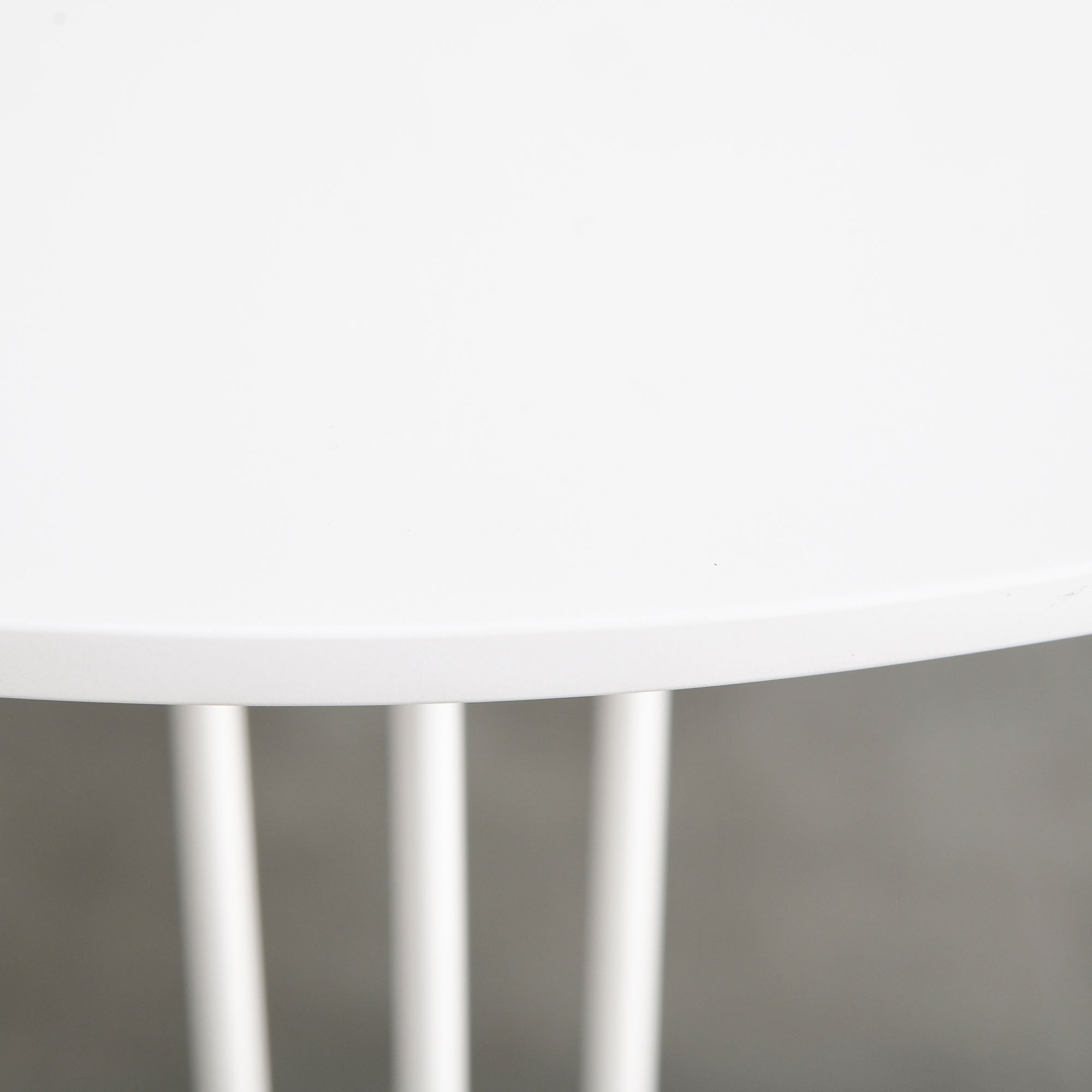 Round Dining Table with Nordic Modern Style Metal Hairpin Legs for Kitchen Living Room Cafe Bar Ø70x75 cm White