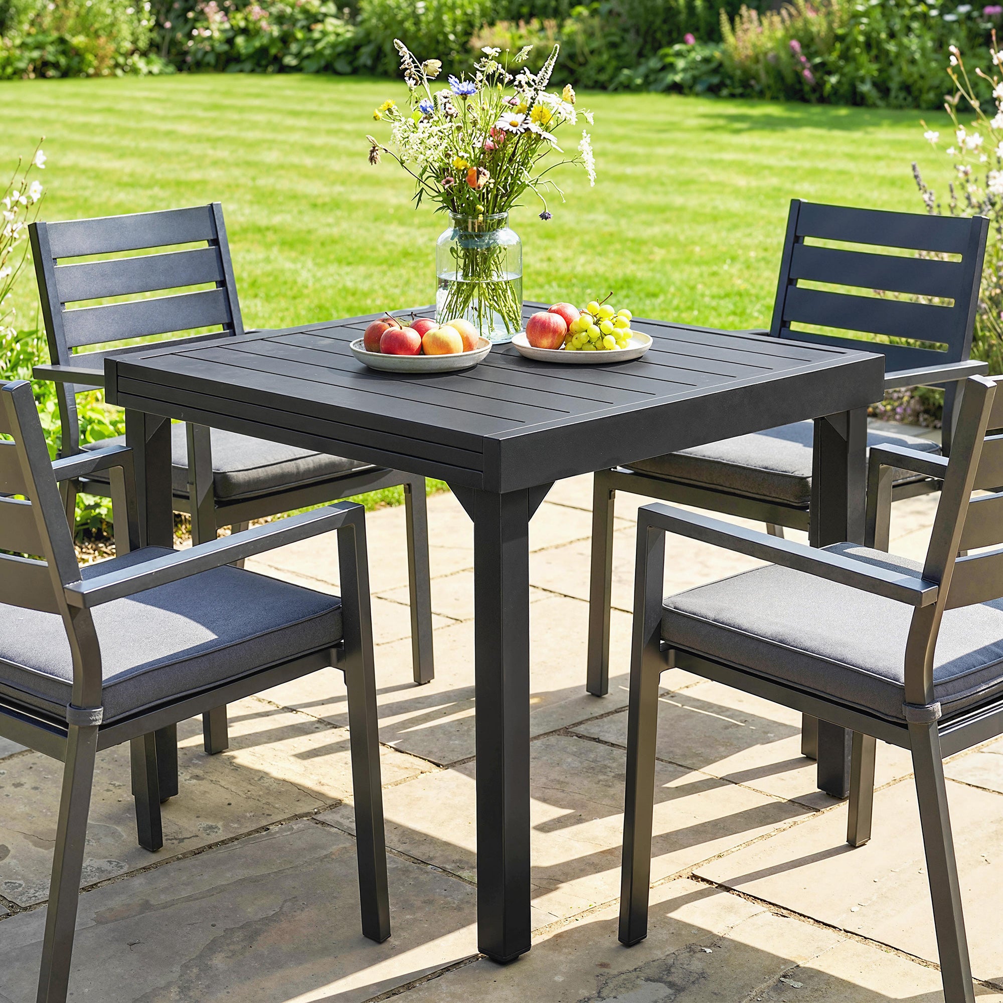 Extendable Garden Dining Table, 31.5–63 in (80–160 cm) Adjustable Outdoor Table, Aluminum Slatted Top, 154 lb Capacity, Rectangular for 4–6 People, Patio/Terrace, Black
