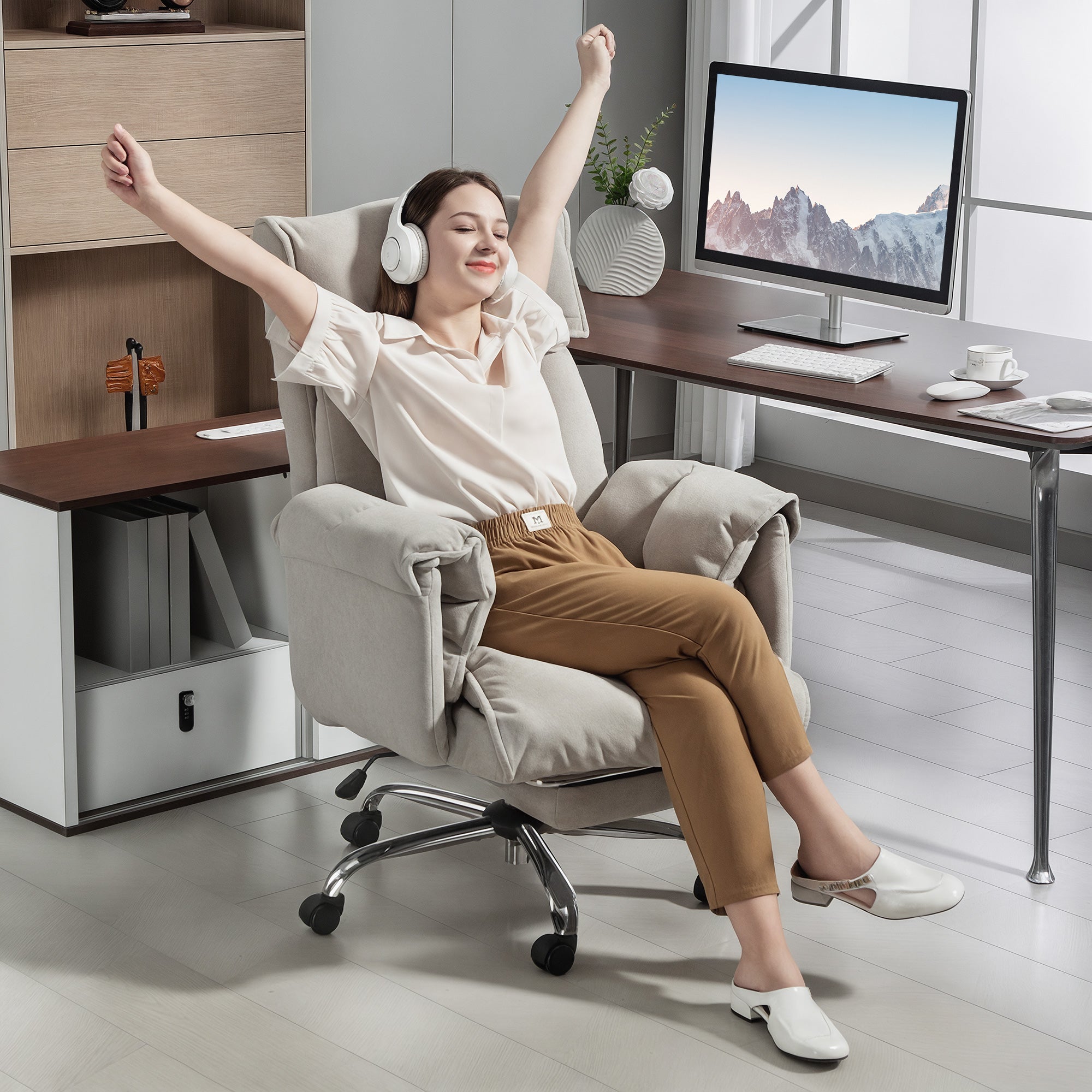 Reclining Office Chair with Footrest — Padded Armrests, High Back, Height-Adjustable Swivel, Velvet-Look Upholstery, Light Gray