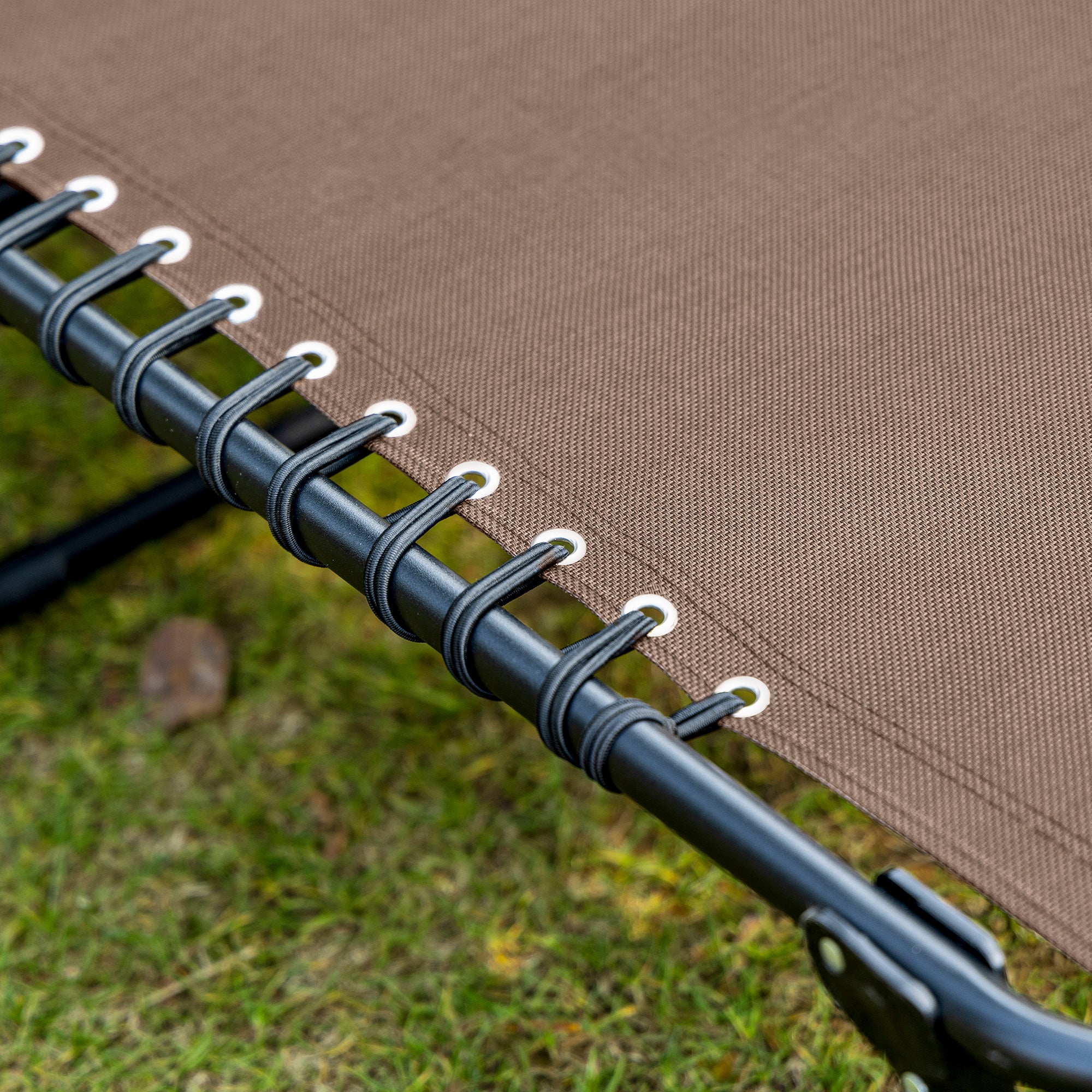 Foldable Sun Lounger Garden Lounger with Head Pillow, Side Pocket, Recliner with 5-Position Adjustable Backrest, weather-resistant Camping Lounger for up to 120 kg load, for garden beach pool, Brown