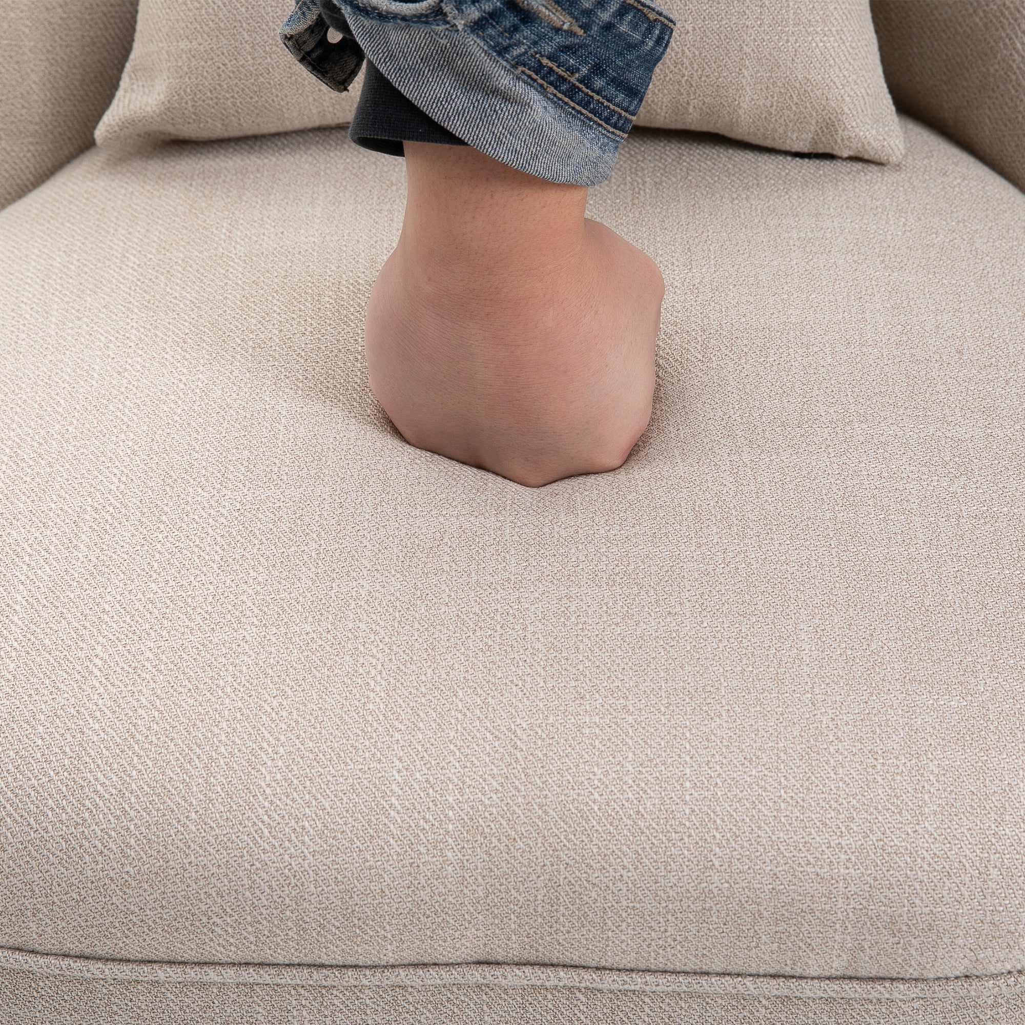 Armchair Living Room Relax Armchair Lounge Armchair Recliner with Back Pillow, Wooden Legs, Reading Armchair with Linen Look, Upholstered Armchair for Bedroom, Cream