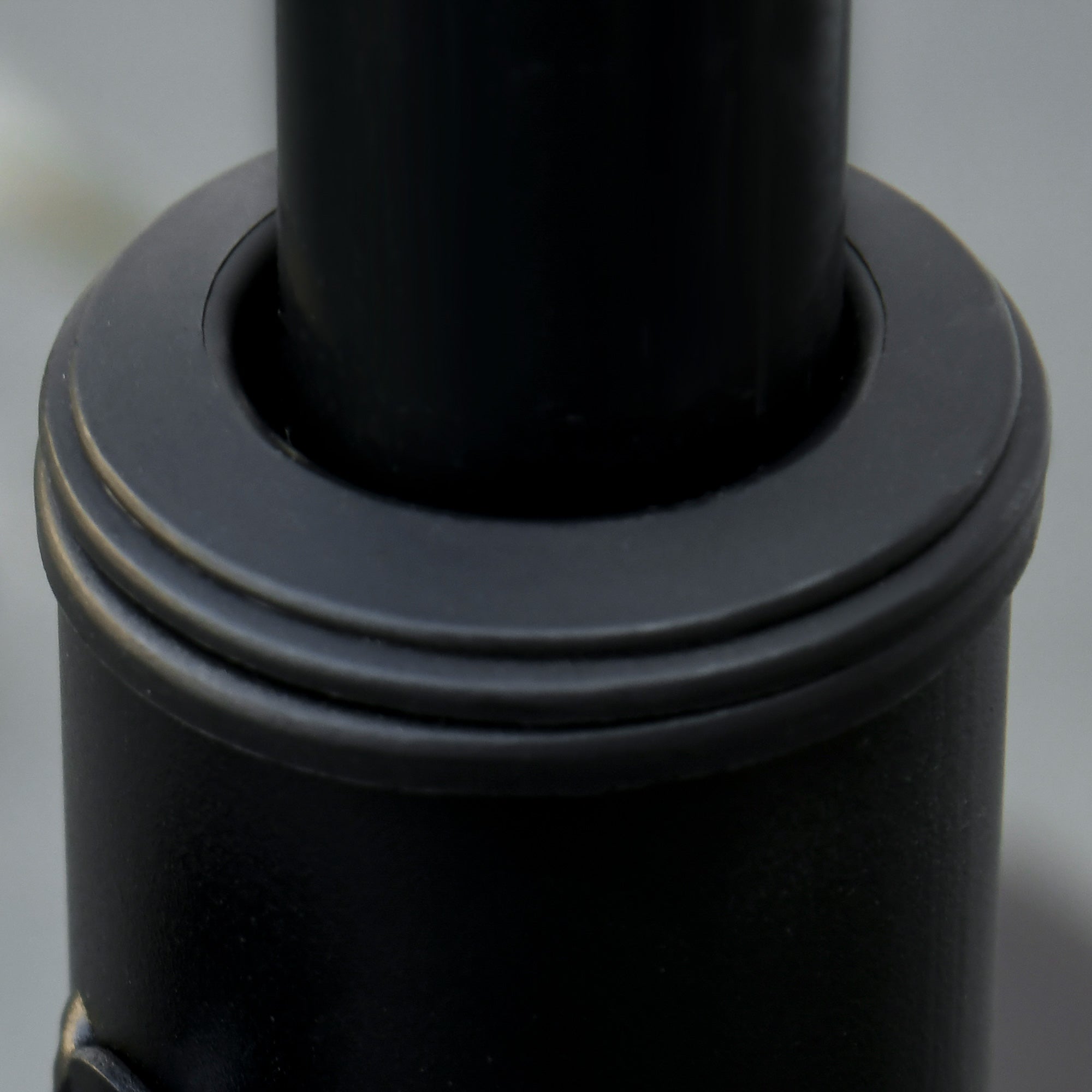 Resin and Metal Garden Umbrella Base with Integrated Knob, Umbrella Stand for Poles Ø32/38/48 mm, for Outdoor and Patio, 19 kg, Brown