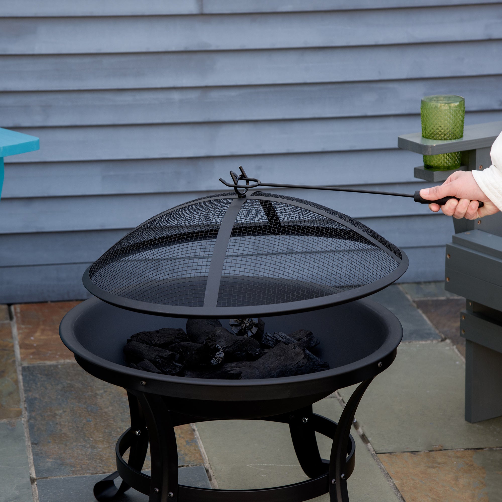 Outdoor Fire Pit Garden Steel Fire Pit with Spark Guard and Poker for Fires on Terrace Camping Ø55x50 cm Black