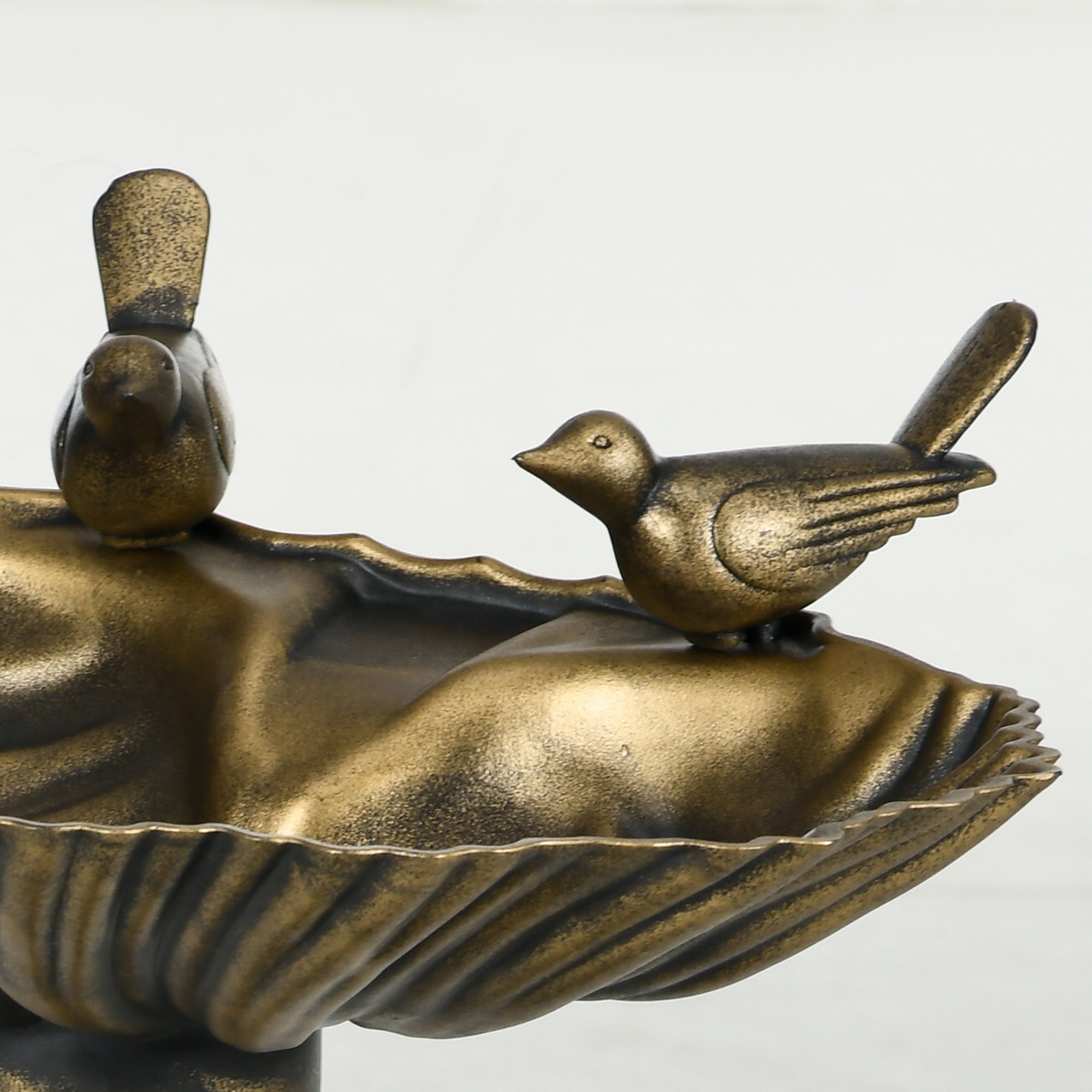 Standing Bird Bath, Plastic Bird Bath, Frost-Proof Bird Basin, Winter-Proof Watering Hole for Wild Birds, Water Bowl, Water Feature for Garden Patio Balcony 49.5 x 38 x 81 cm, Bronze