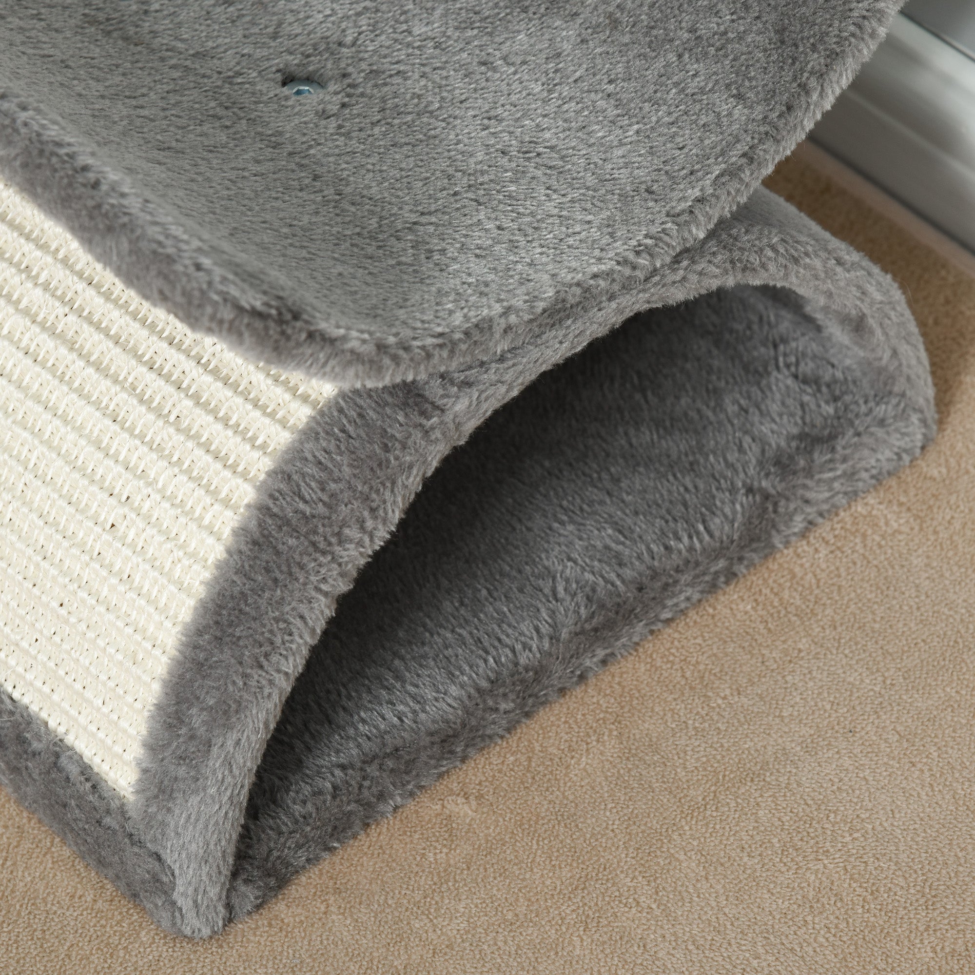 Small Cat Scratching Post Tree Cat Toy Scratching Post for Cats with Play Ball Brown 40 x 30 x 43 cm