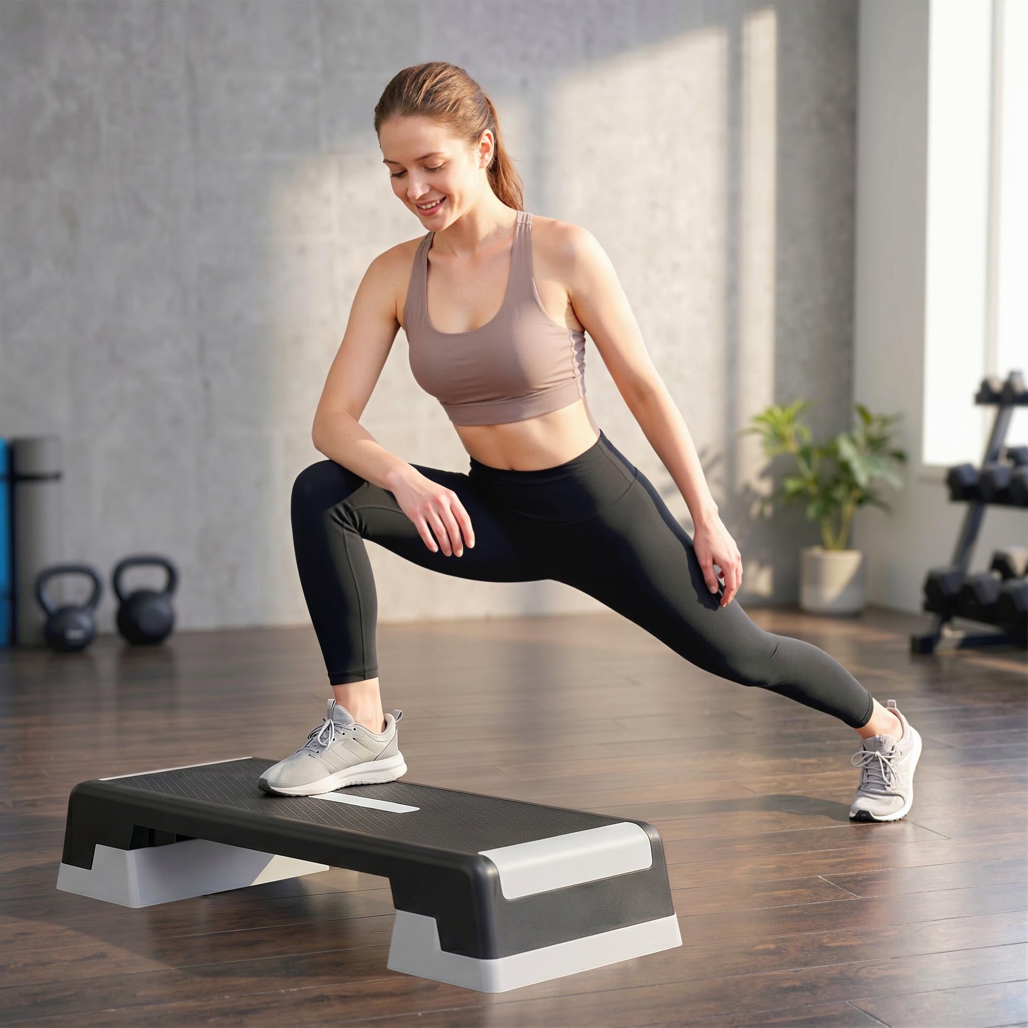 SPORTNOW Aerobic Stepper – Adjustable 3 Heights (15/20/25 cm | 6/8/10 in), Non-Slip, Heavy-Duty 250 kg (551 lb) Capacity – Compact Black Fitness Step for Home Gym