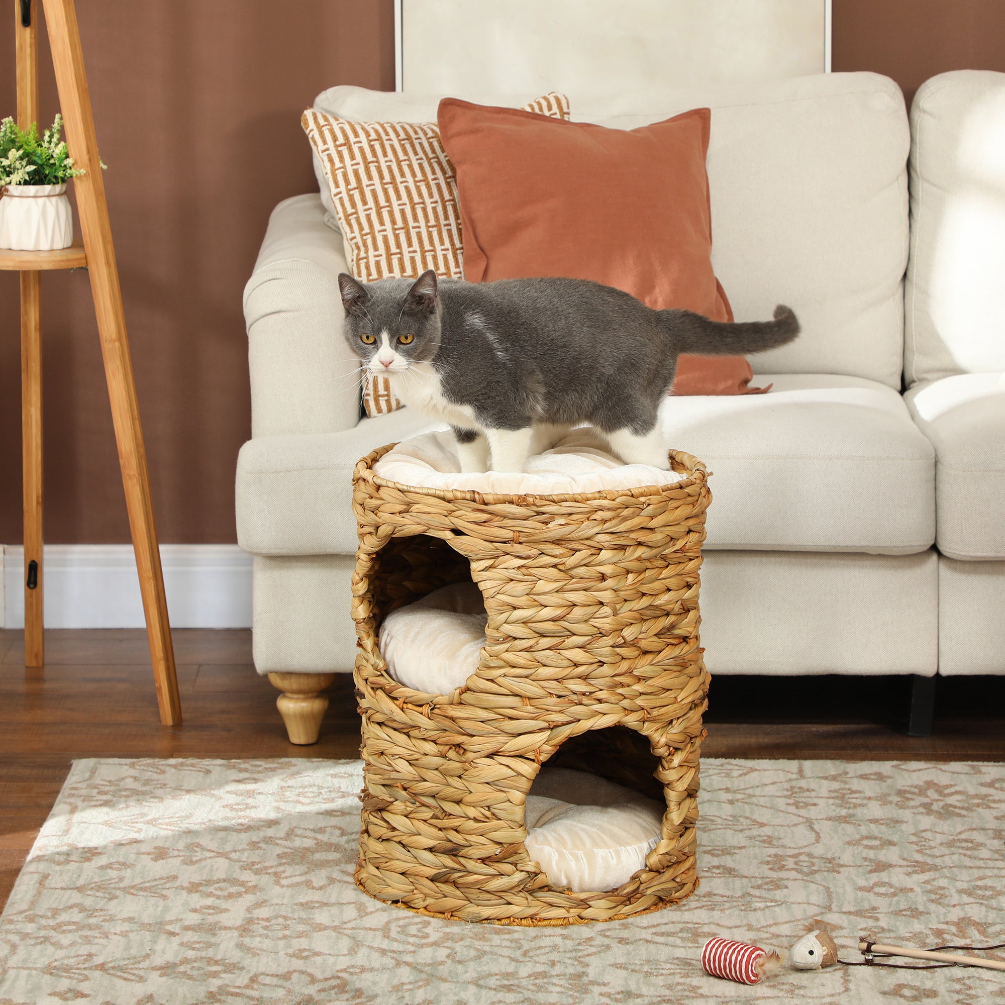 Scratching Post, 50 cm High Cat Tower with 2 Caves, Scratching Post with Cushion, Cat Tower Made of Water Hyacinth, for Cat up to 3.5 kg, Light Brown