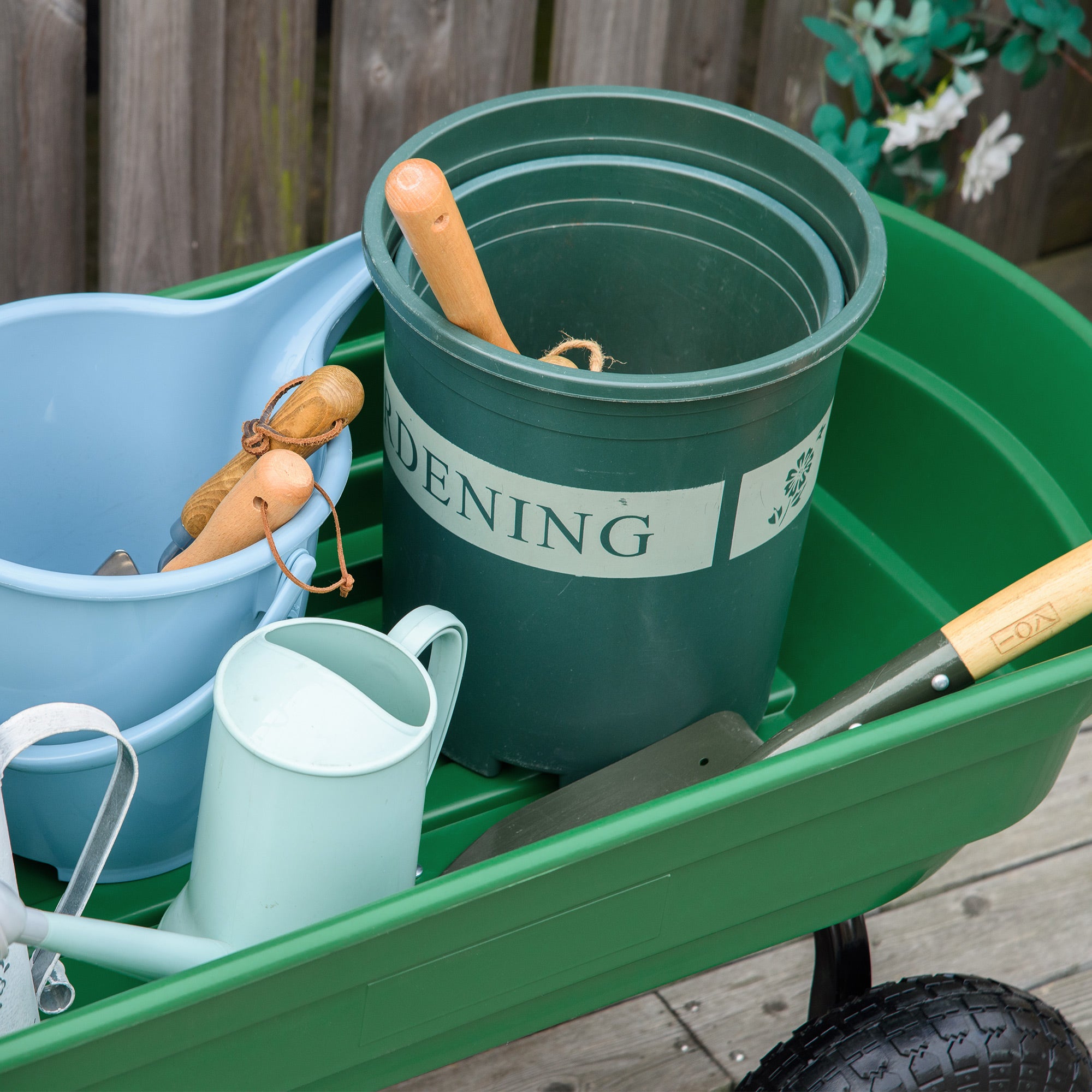 Garden Cart with Steel Frame and Pneumatic Tires, Soft Grip Handle, 250kg Capacity, 108x52x100cm, Green