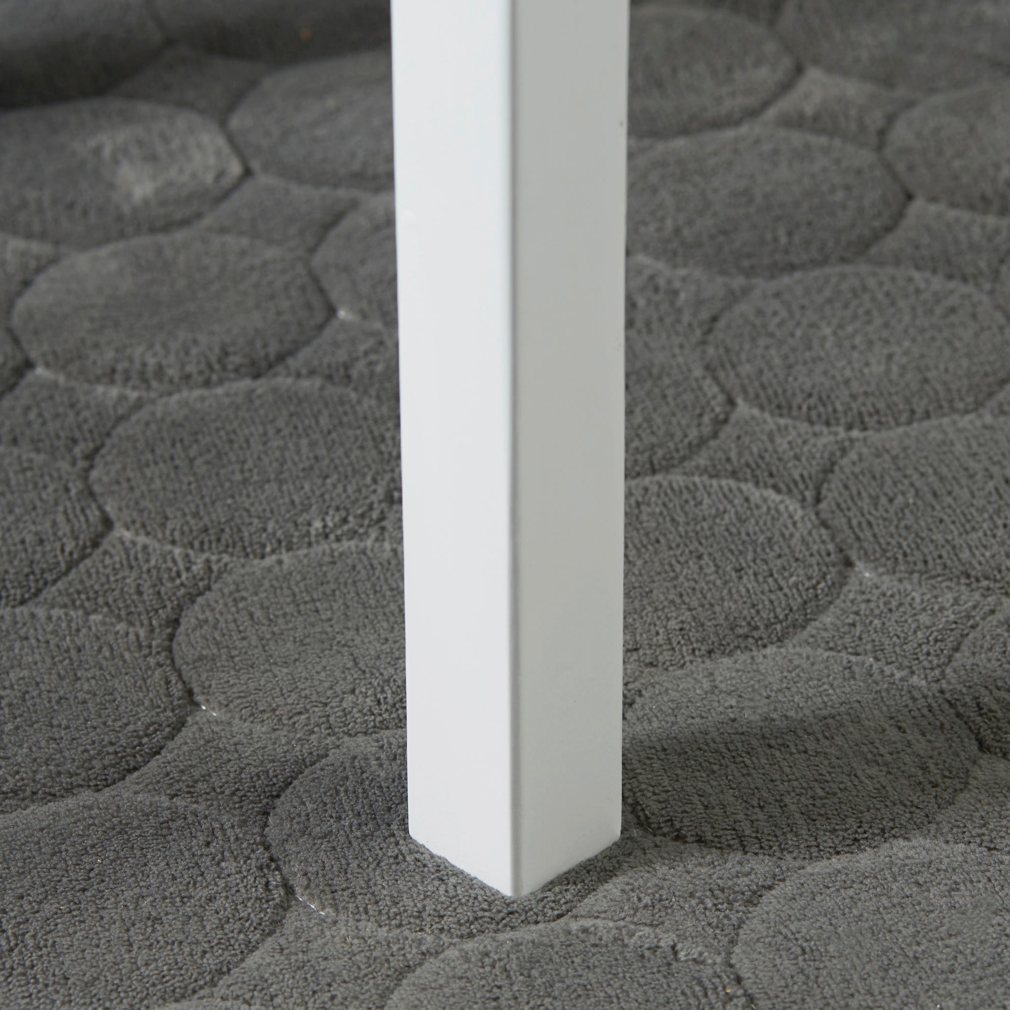 Set of 2 dining chairs made of solid wood, kitchen chairs in country style with crisscross backrest in white and oak