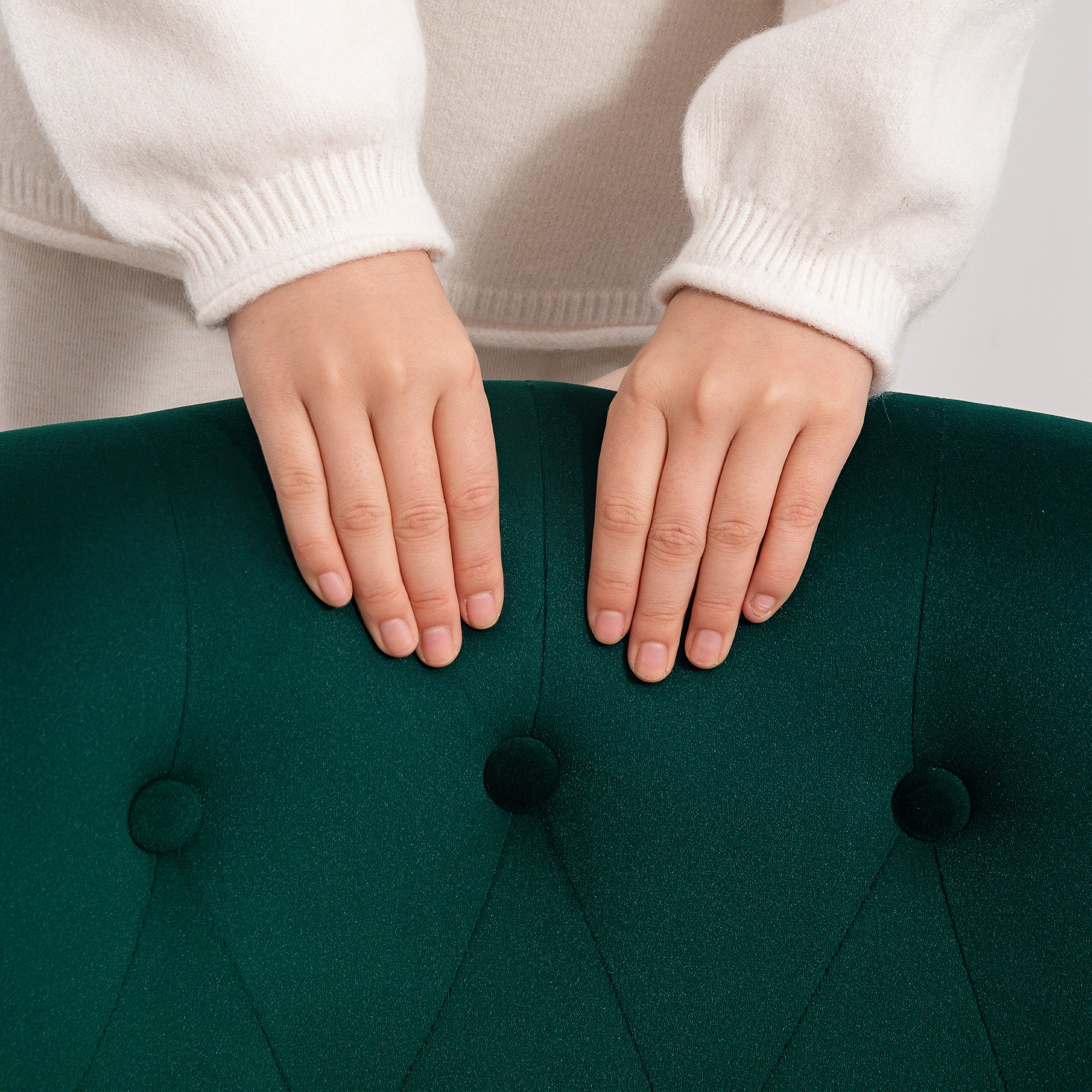 Living Room and Dining Room Armchair with Upholstered Seat, Bedroom Armchair with Wooden Legs and Velvet Effect Fabric, 60x66x79 cm, Green