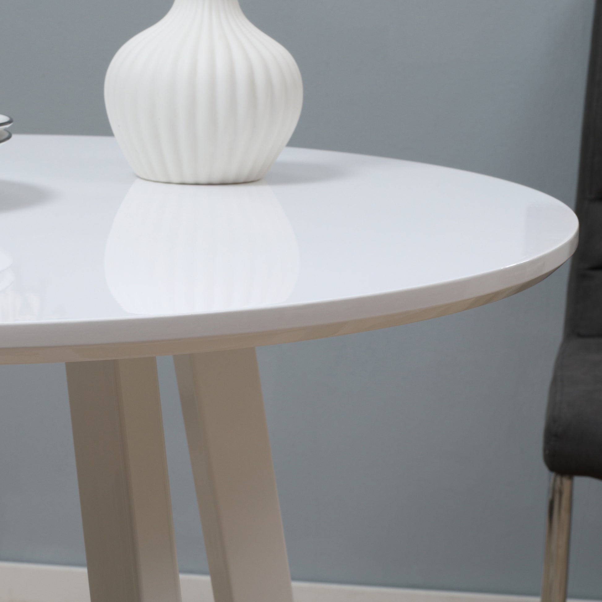 Dining Table 72 x 72 cm Round Kitchen Table for 2 Persons Modern Dining Table with Angled Legs, Table for Kitchen, Dining Room and Living Room White