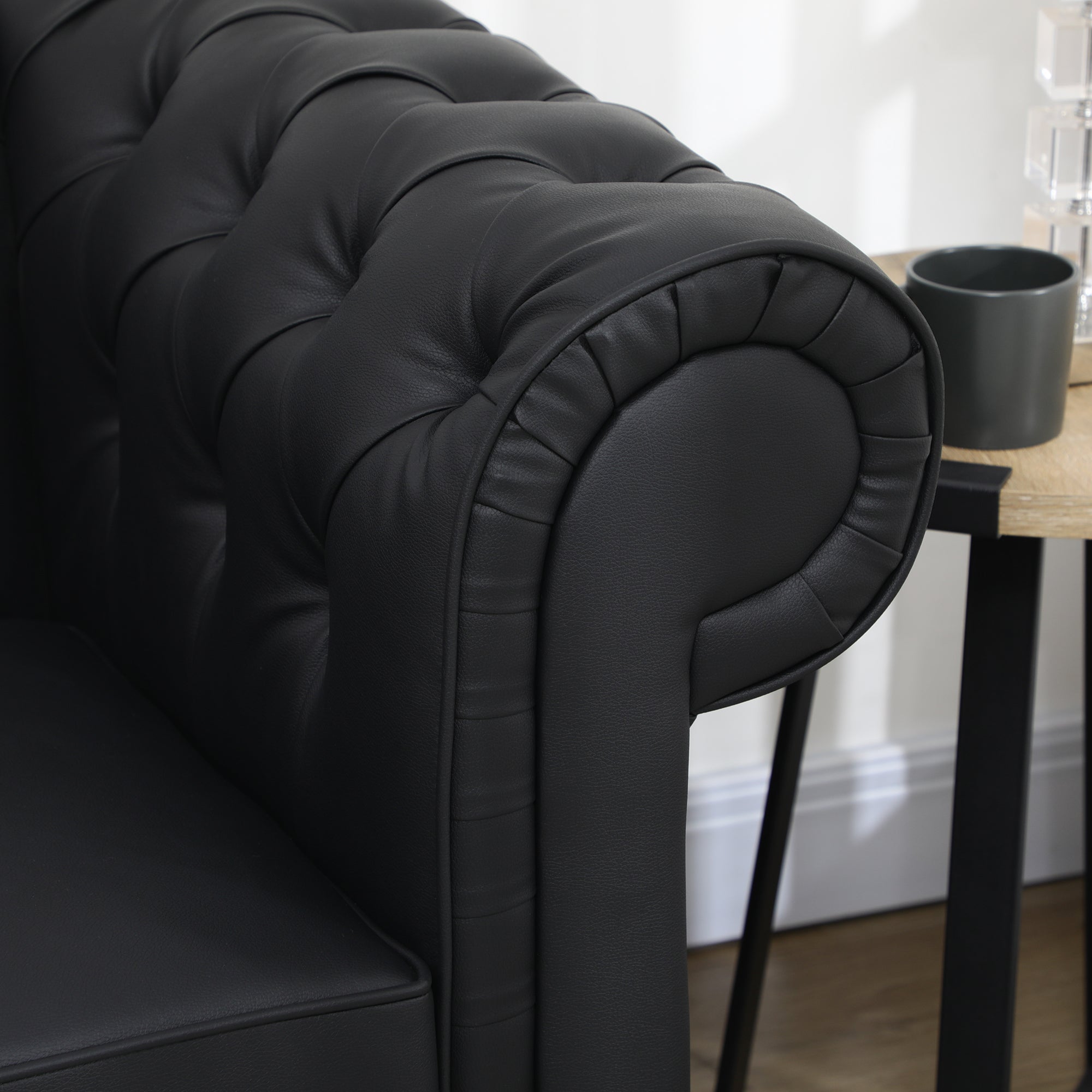 2-Seater Chesterfield Style Faux Leather Sofa, Quilted Loveseat with Armrests and Thick Padding, Sofa with Rubber Wood Legs for Living Room and Office, Black