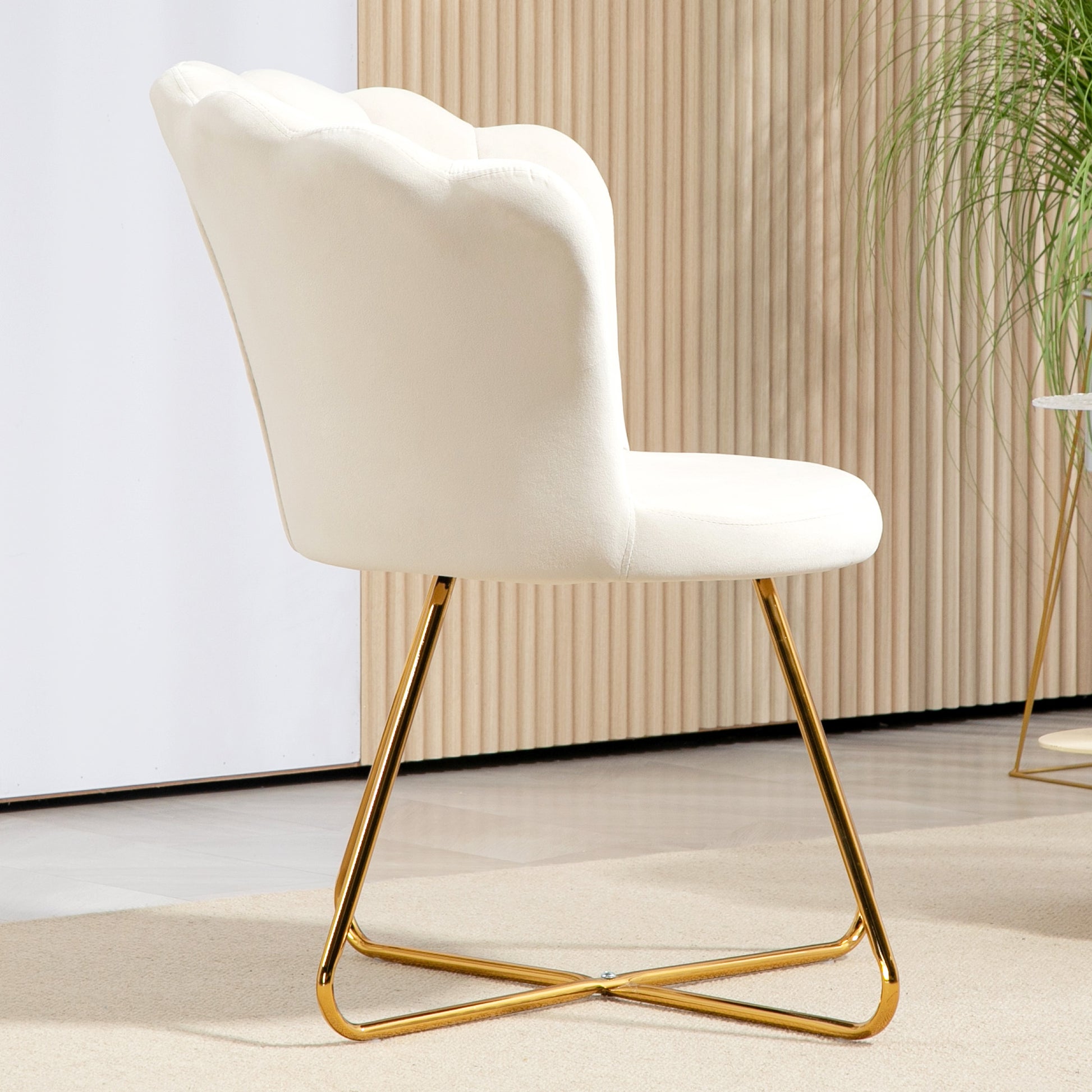 Shell Chair Dressing Table Chair Velvet Armchair Lounge Chair with Steel Legs for Living Room and Bedroom 69 x 64 x 80 cm Cream