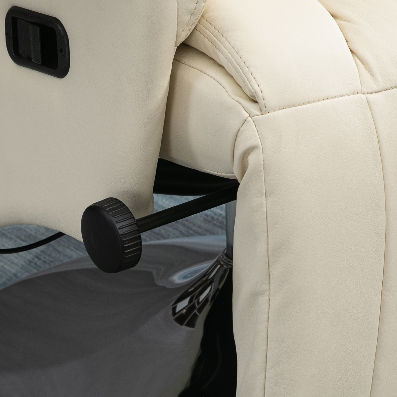Relaxation Chair Reclining Lounge Chair Swivel Adjustable Footrest Armrests, TV Chair in Synthetic Leather, up to 150 kg, for Living Room, Bedroom, Home Cinema, Cream