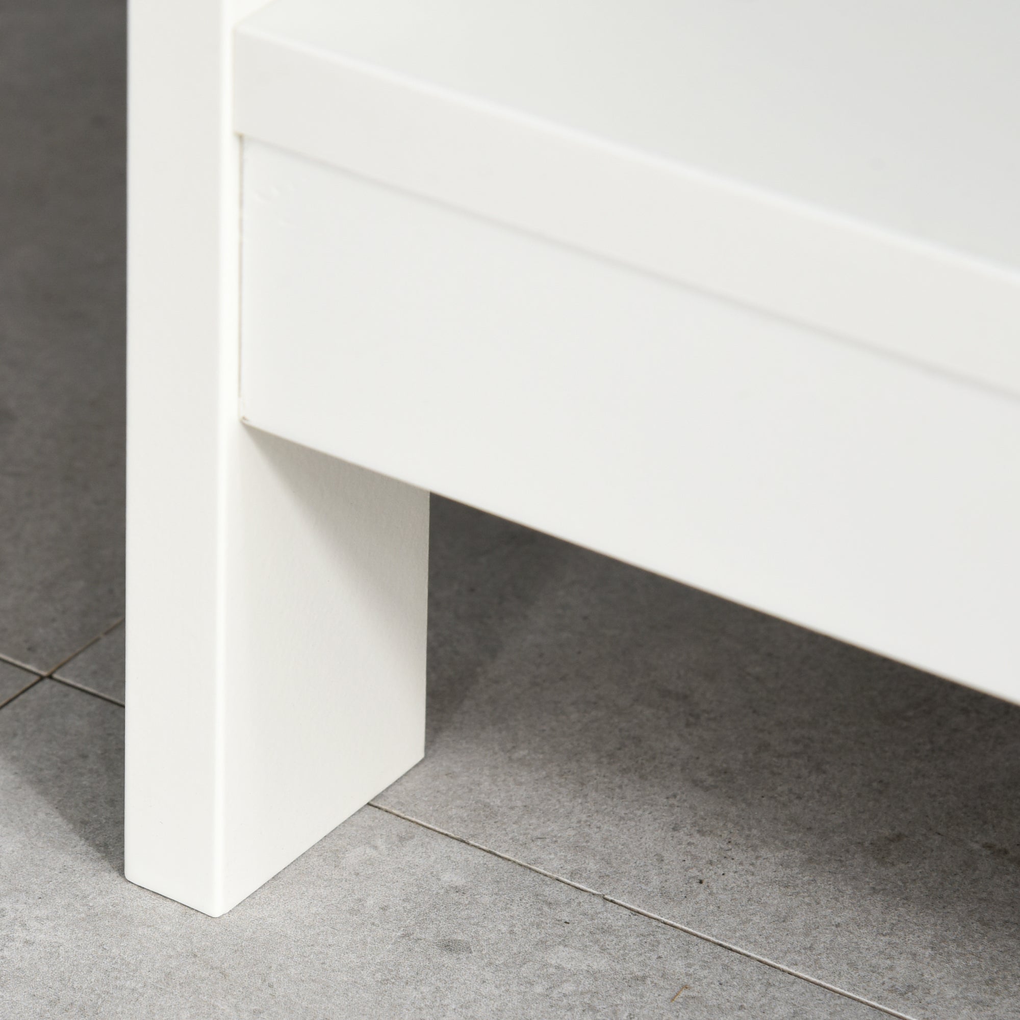 Entryway Console Table with 2 Drawers and 2 Lower Shelves Modern Furniture Raised Base Anti-Topple Device 100x30.5x80 cm White