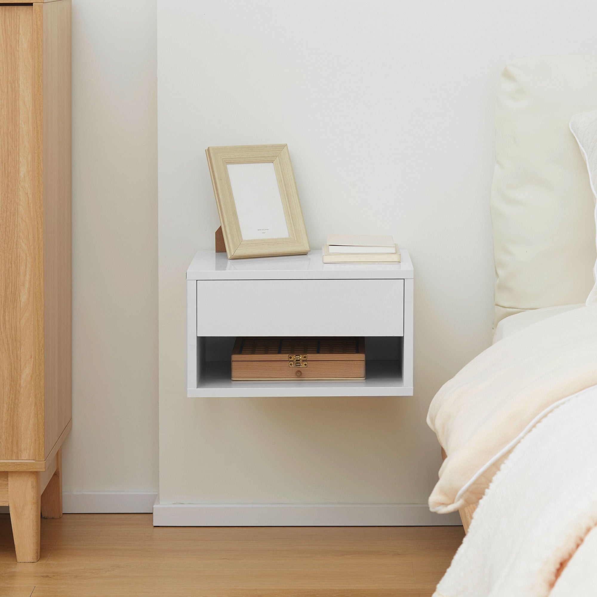 Set of 2 Floating Nightstands Bedside Tables Nightstands with Drawer for Bedroom Living Room 37x32x21 cm White