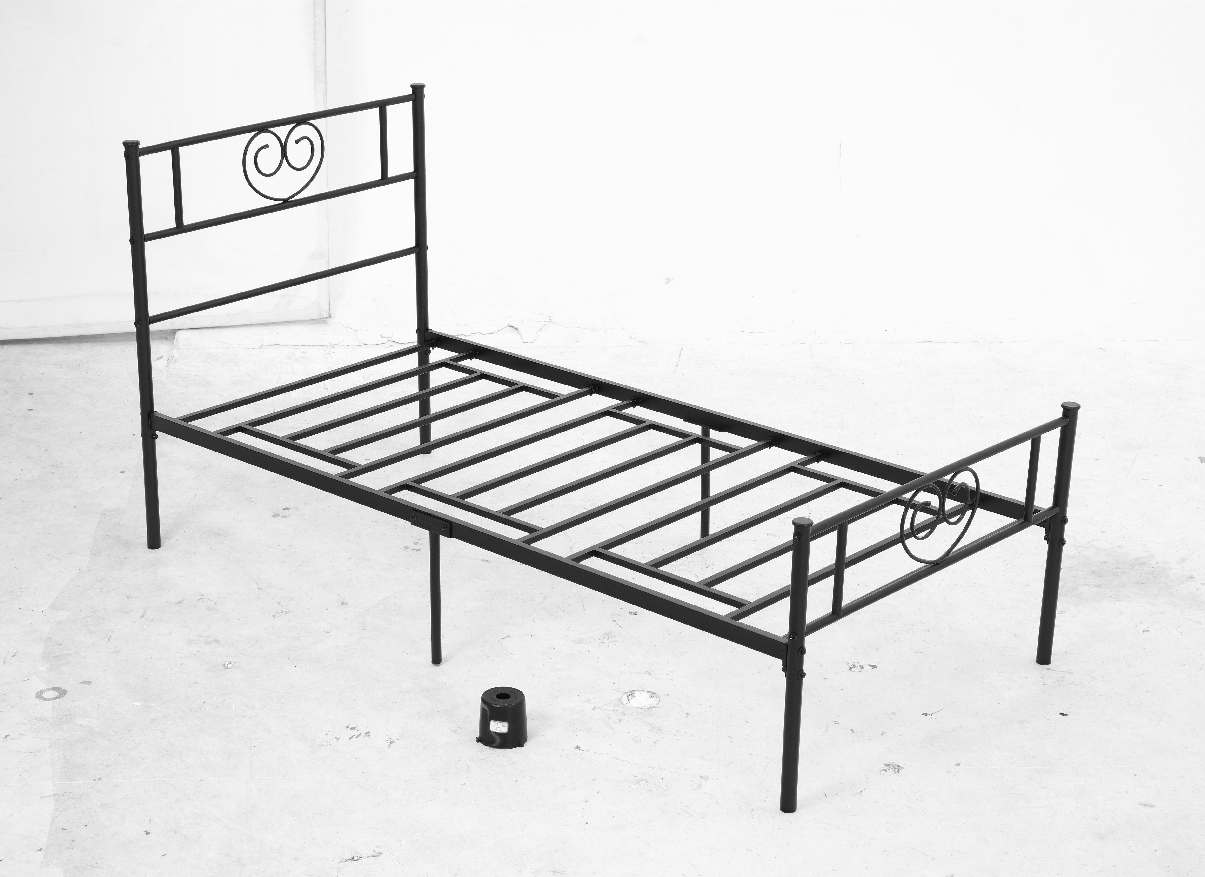 Single Metal Bed Frame 31 cm for 90x190 cm Mattress with Heart Shaped Headboard Bed Frame with Storage Space 95x196x100 cm Black