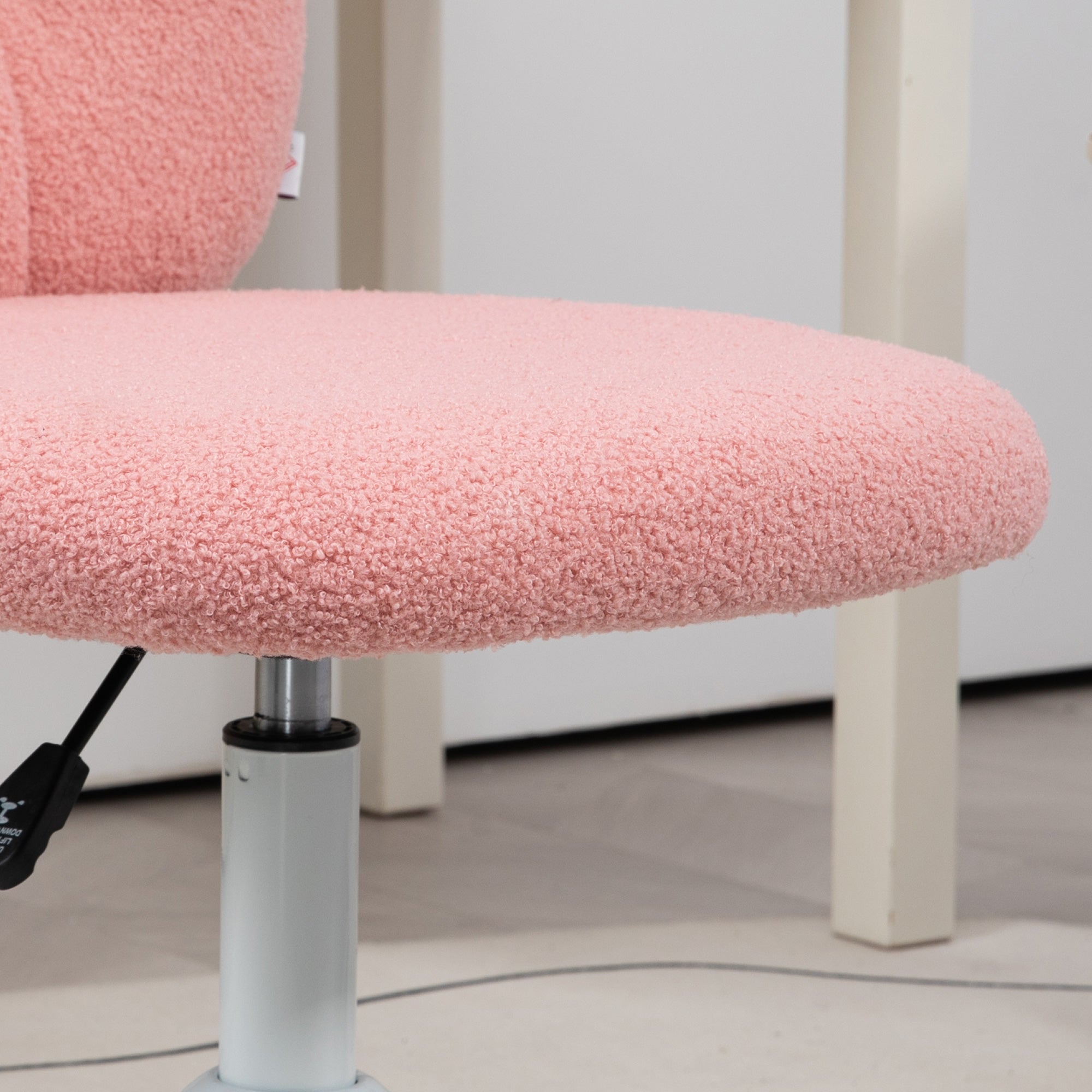 Modern Sheepskin Kids Swivel Desk Chair with Adjustable Height Seat and Bear Shaped Backrest Load 120 kg Pink