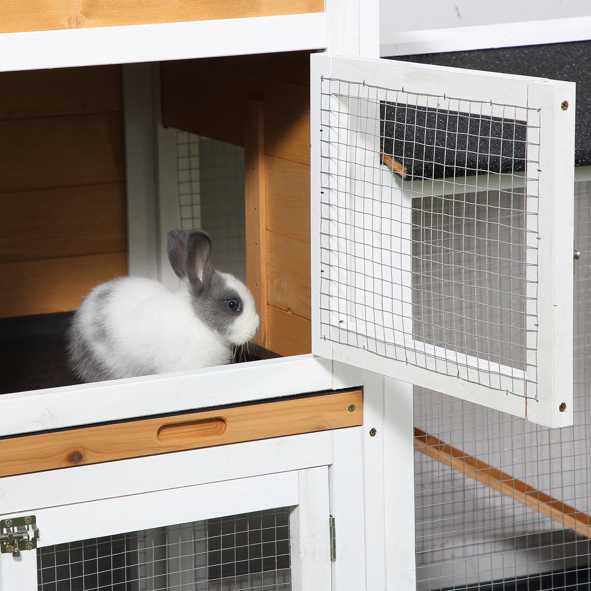 2-Level Outdoor Wood Rabbit Hutch with Asphalt Roof, 2 Metal Enclosures, Removable Tray, 2 Doors and Ramp 157.4x53x93.5 cm Natural