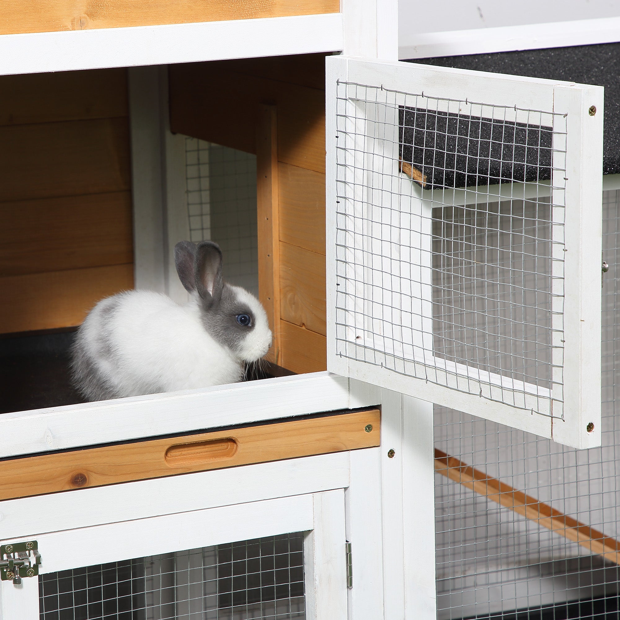 2-Level Outdoor Wood Rabbit Hutch with Asphalt Roof, 2 Metal Enclosures, Removable Tray, 2 Doors and Ramp 157.4x53x93.5 cm Natural