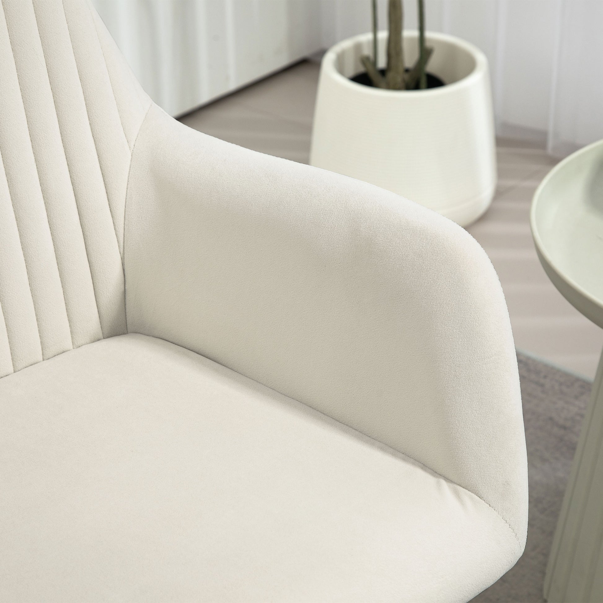 Lounge Armchair Velvet Upholstered Living Room Armchair Crossed Metal Base Reading Armchair for Living Room Bedroom Cream