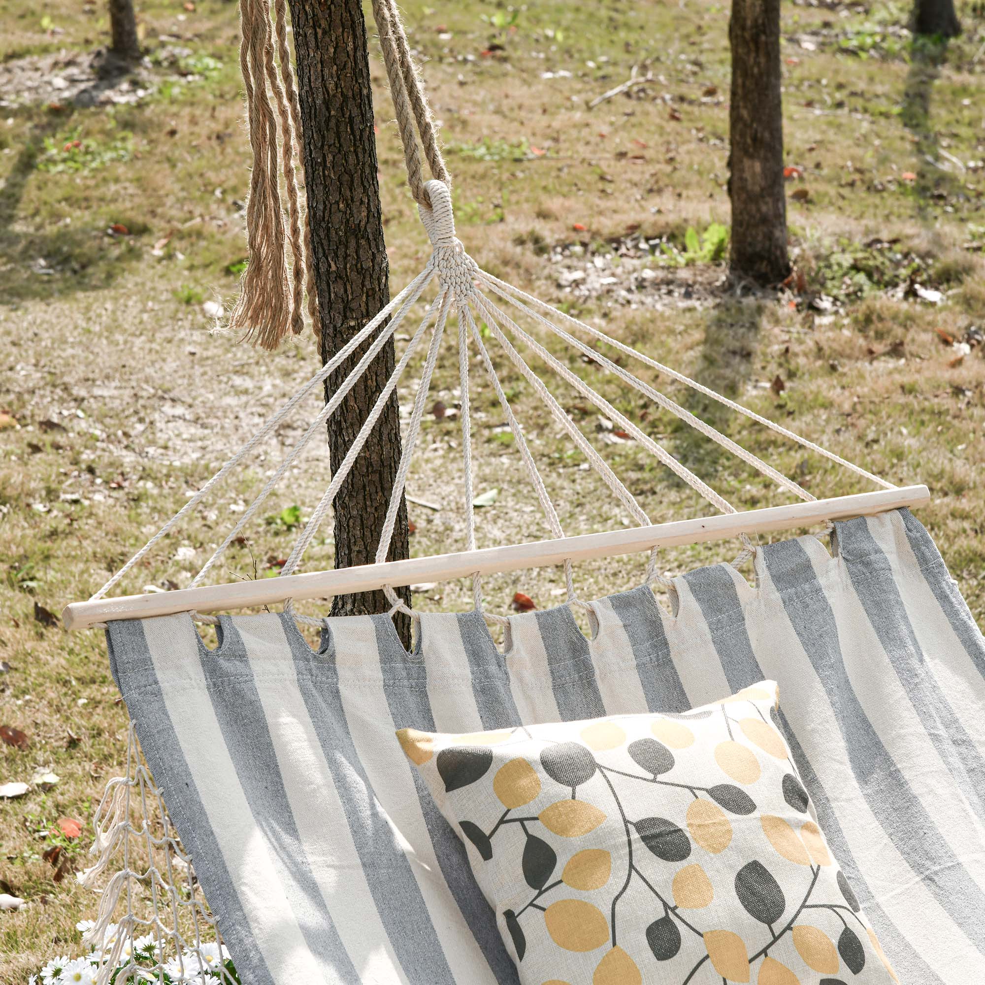 Garden Hammock 200x100 cm Hanging Hammock with Wooden Bars Load 120 kg for Patio Terrace Balcony Camping Gray and Cream