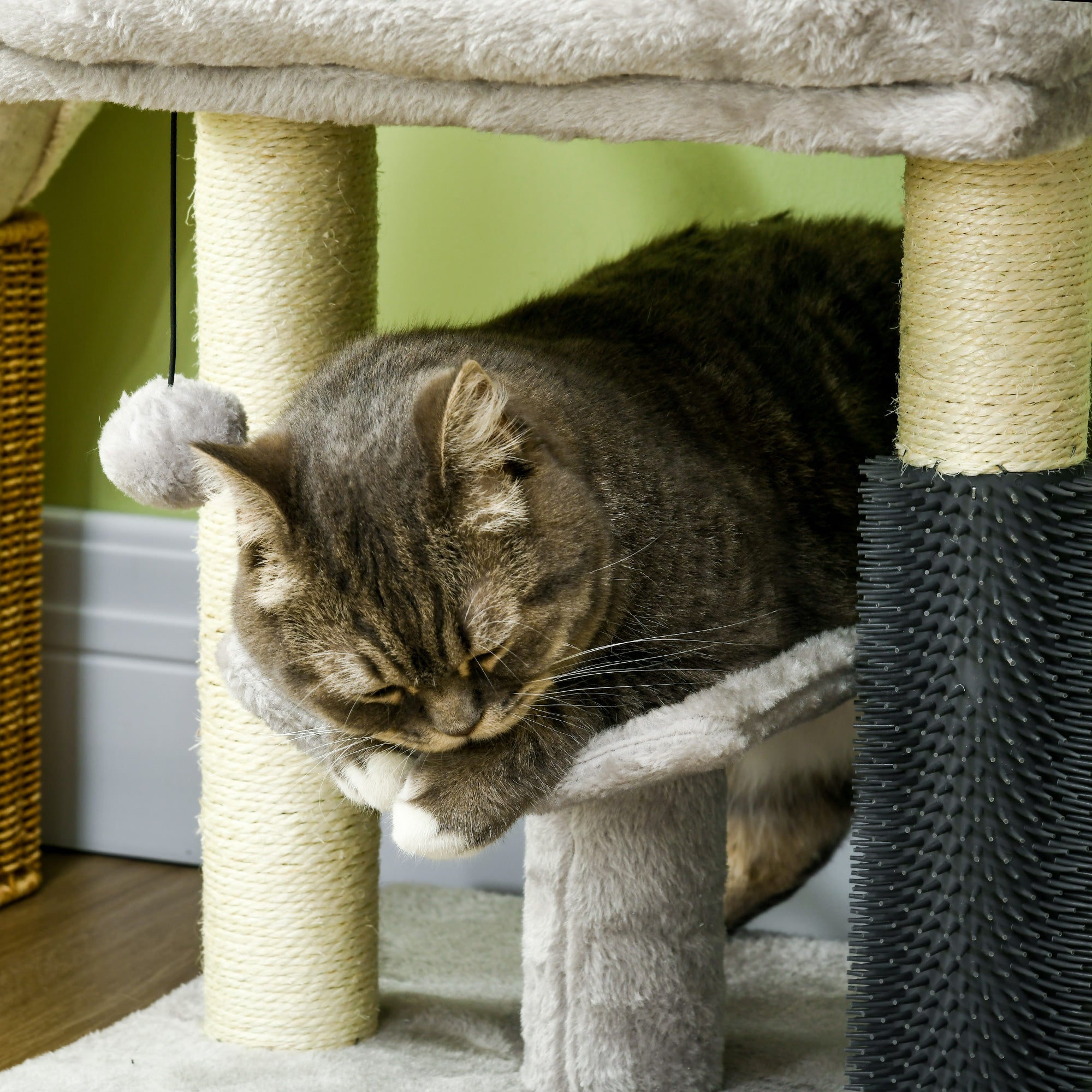 Cat Scratching Tree Cat Tree 48 cm Height with 2 Scratching Posts Platform Bed U-shaped and Hanging Ball Brush Gray