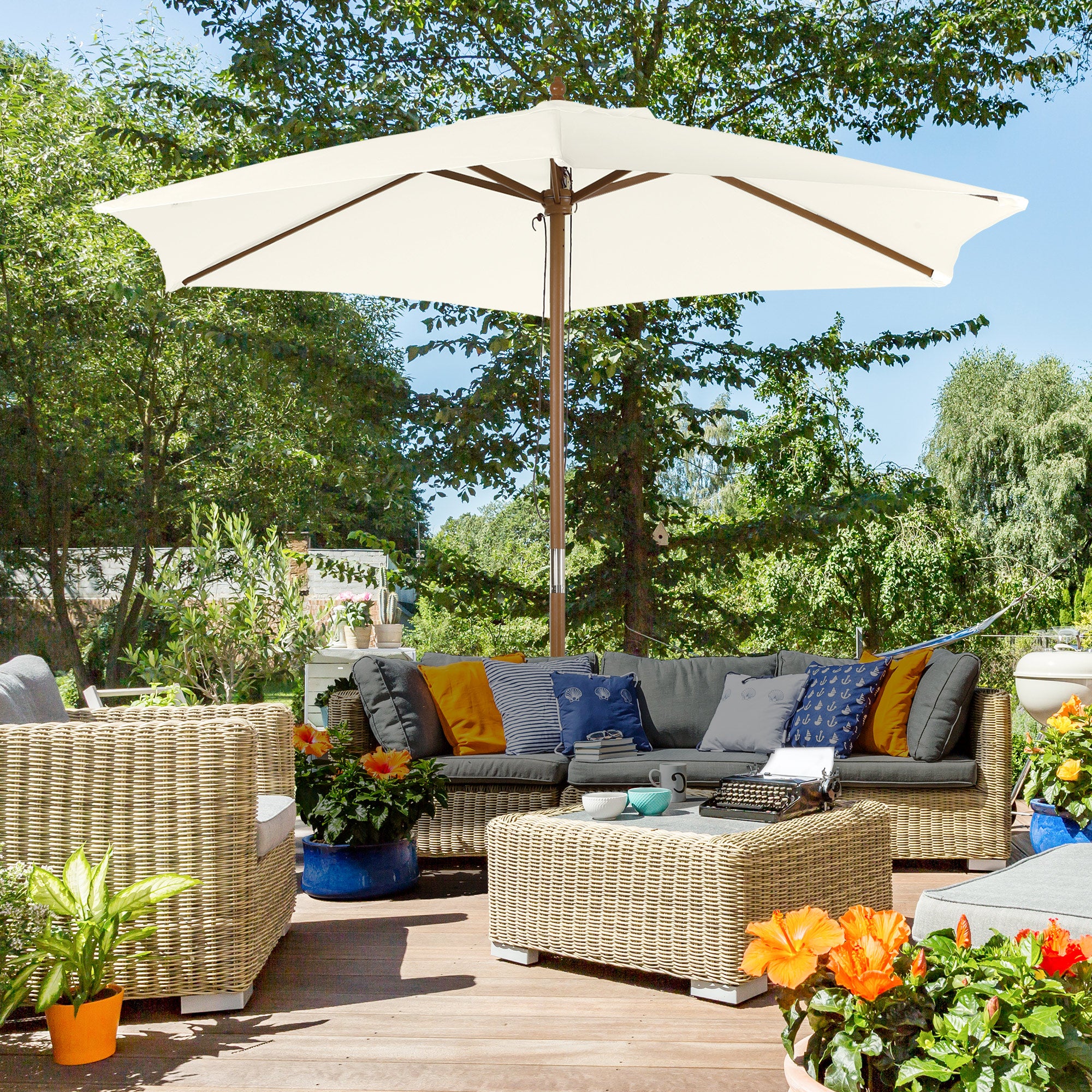 Parasol Ø 250 cm, Parasol with pulley mechanism Balcony beach umbrella made of bamboo windproof Market umbrella Sun protection for balcony terrace garden, White