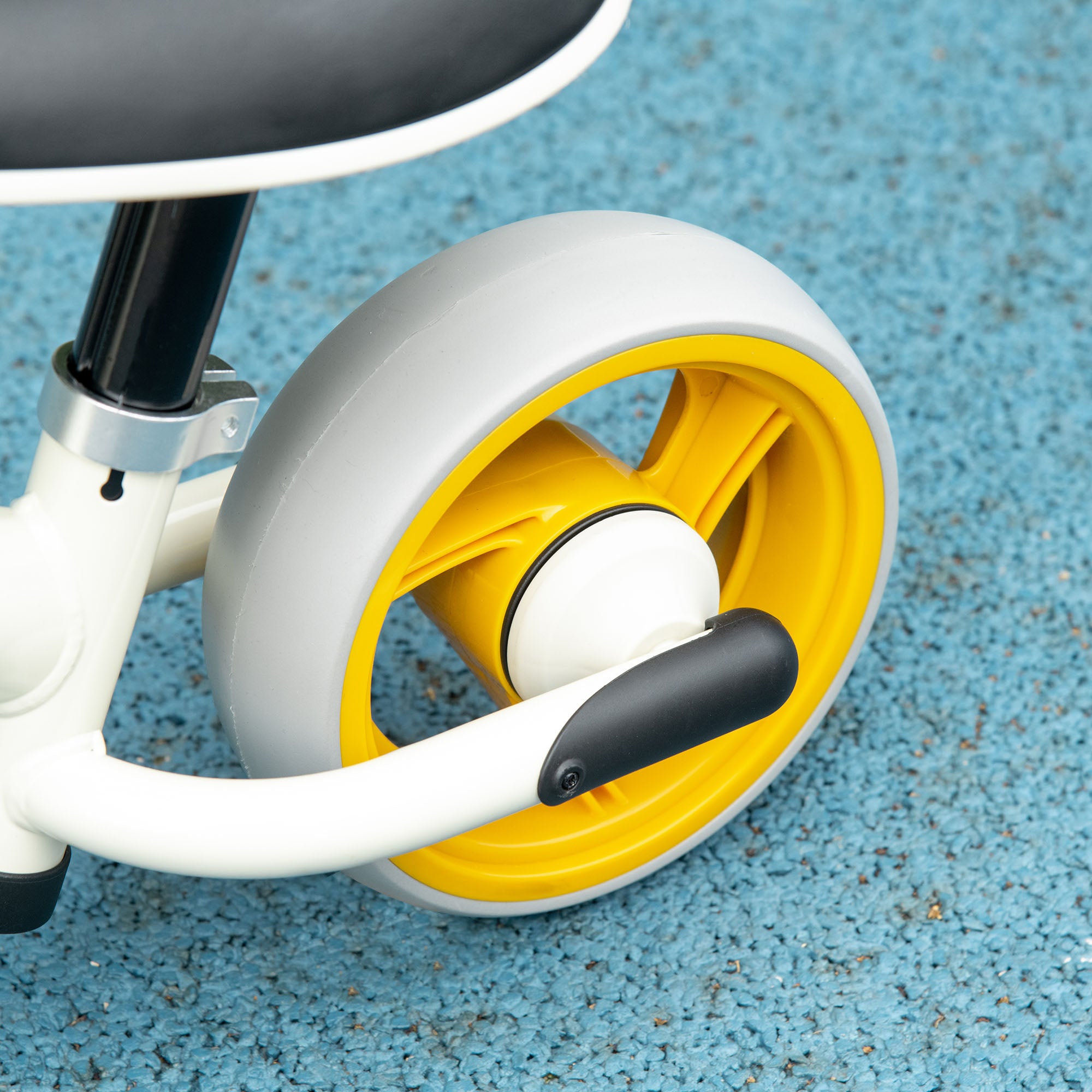 Balance Bike for Kids 18-48 Months Adjustable Seat Height Load 25 kg 66.5x34x47 cm White and Orange