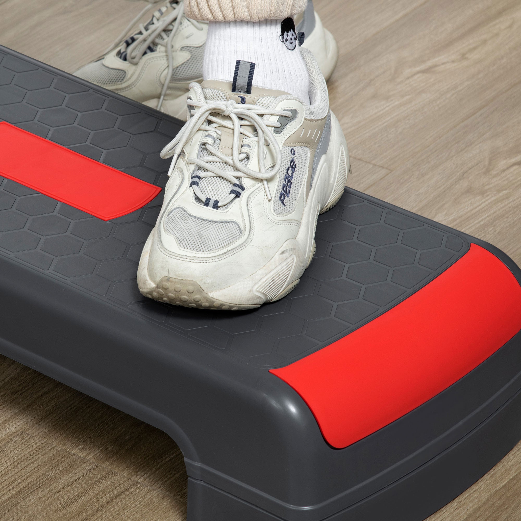 Aerobic Stepper Step Board adjustable height Fitness Home Trainer with 3 Levels (10/15/20 cm) Indoor Outdoor Capacity up to 150 kg 78 x 28 x 10-20 cm Red