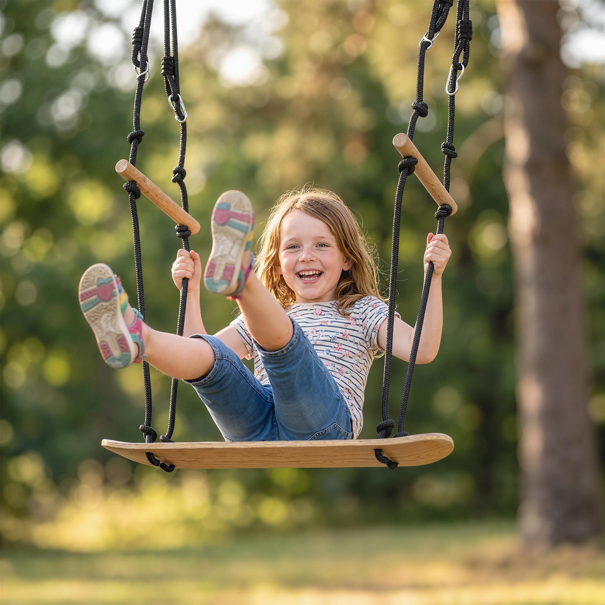 Skateboard-Style Kids Swing — Adjustable Height, Non-Slip Deck, Weatherproof Rope & Handles, Holds up to 220 lb (100 kg), Ages 3+